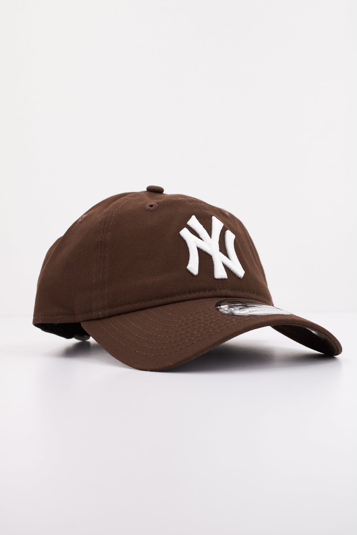 NEW ERA  NOS LEAGUE ESS en color MARRON  (2)