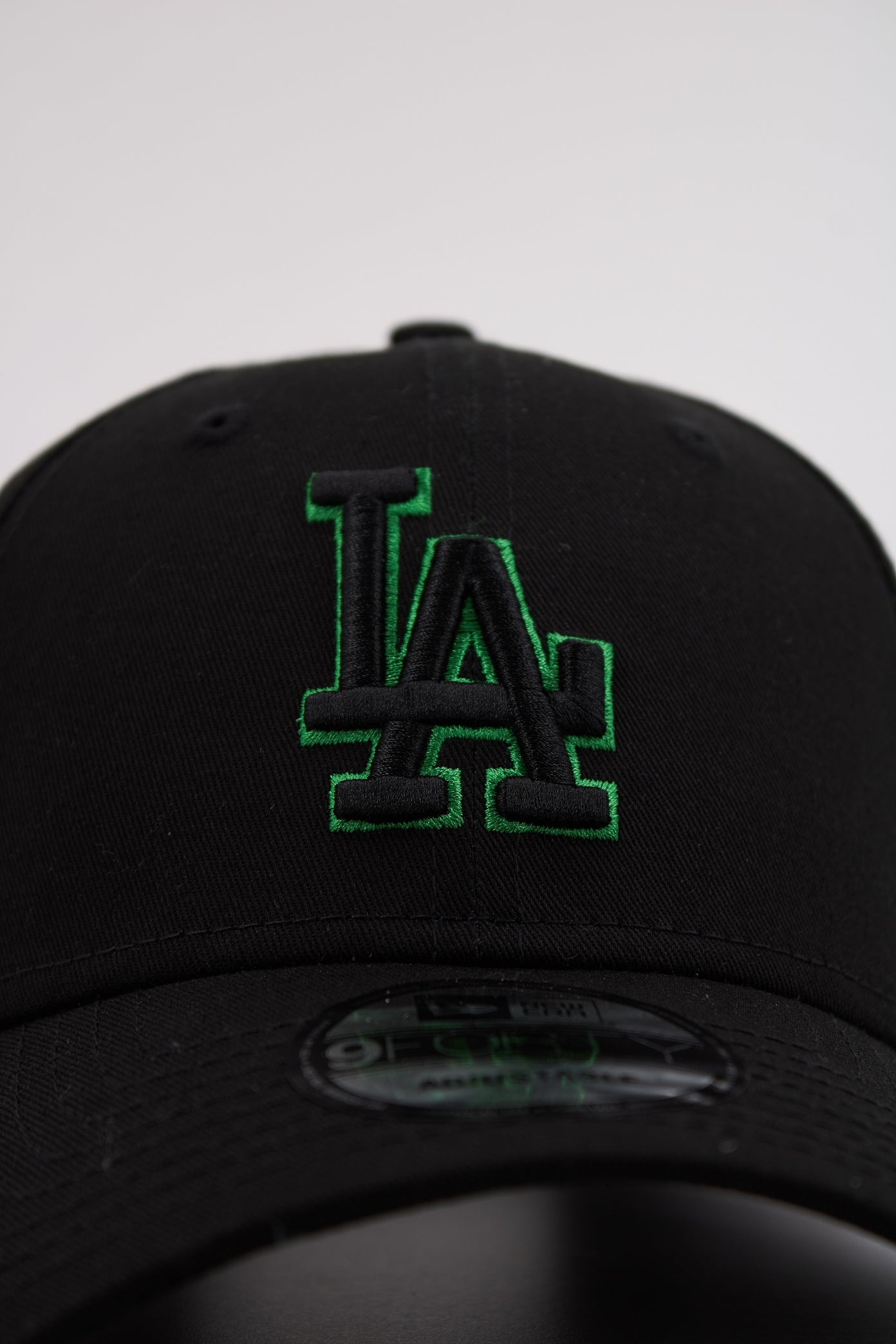 NEW ERA TEAM OUTLINE FORTY OSFM en color NEGRO  (4)