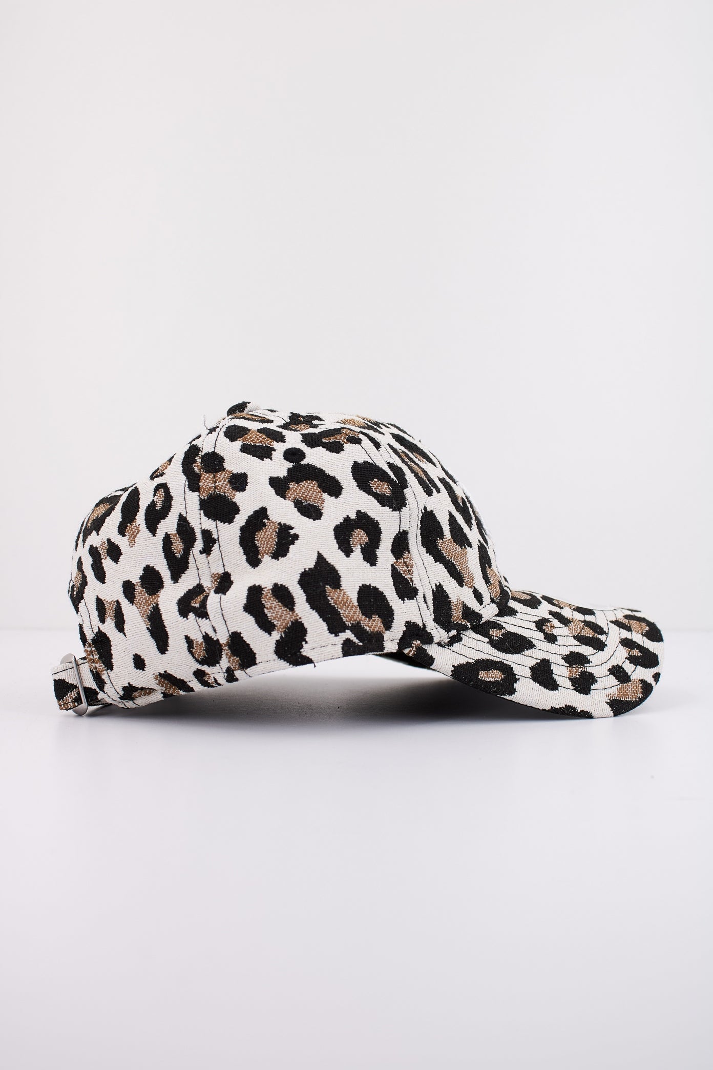 NEW ERA JACQUARD LEO  OSFM en color ANIMAL PRINT  (2)