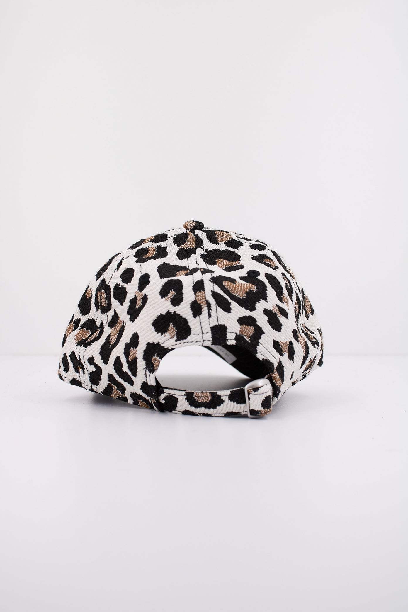 NEW ERA JACQUARD LEO  OSFM en color ANIMAL PRINT  (3)