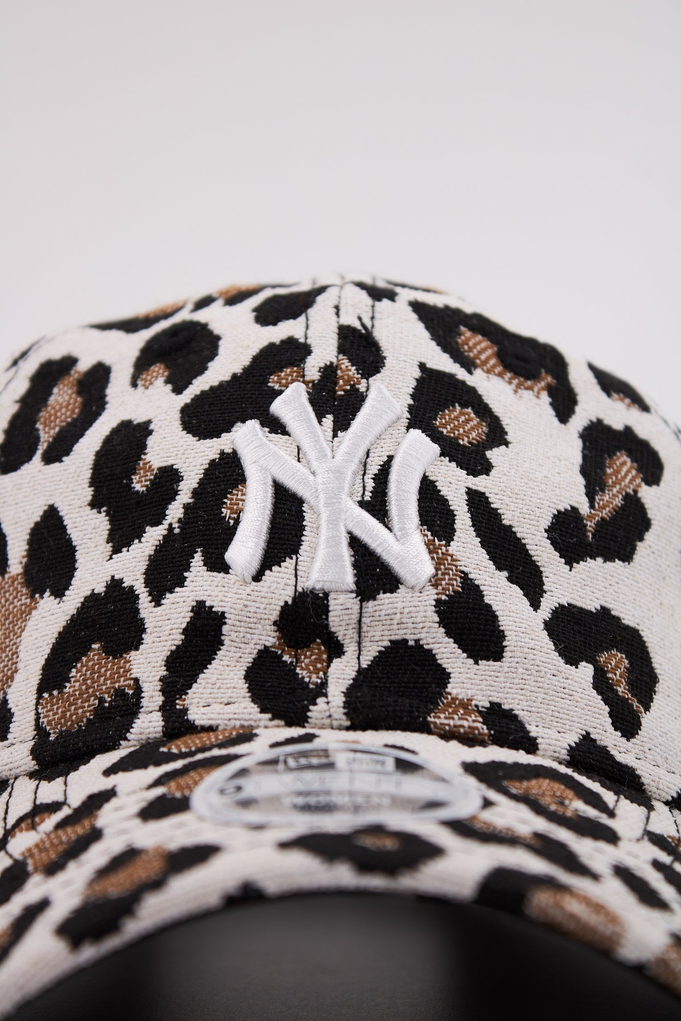 NEW ERA JACQUARD LEO  OSFM en color ANIMAL PRINT  (4)