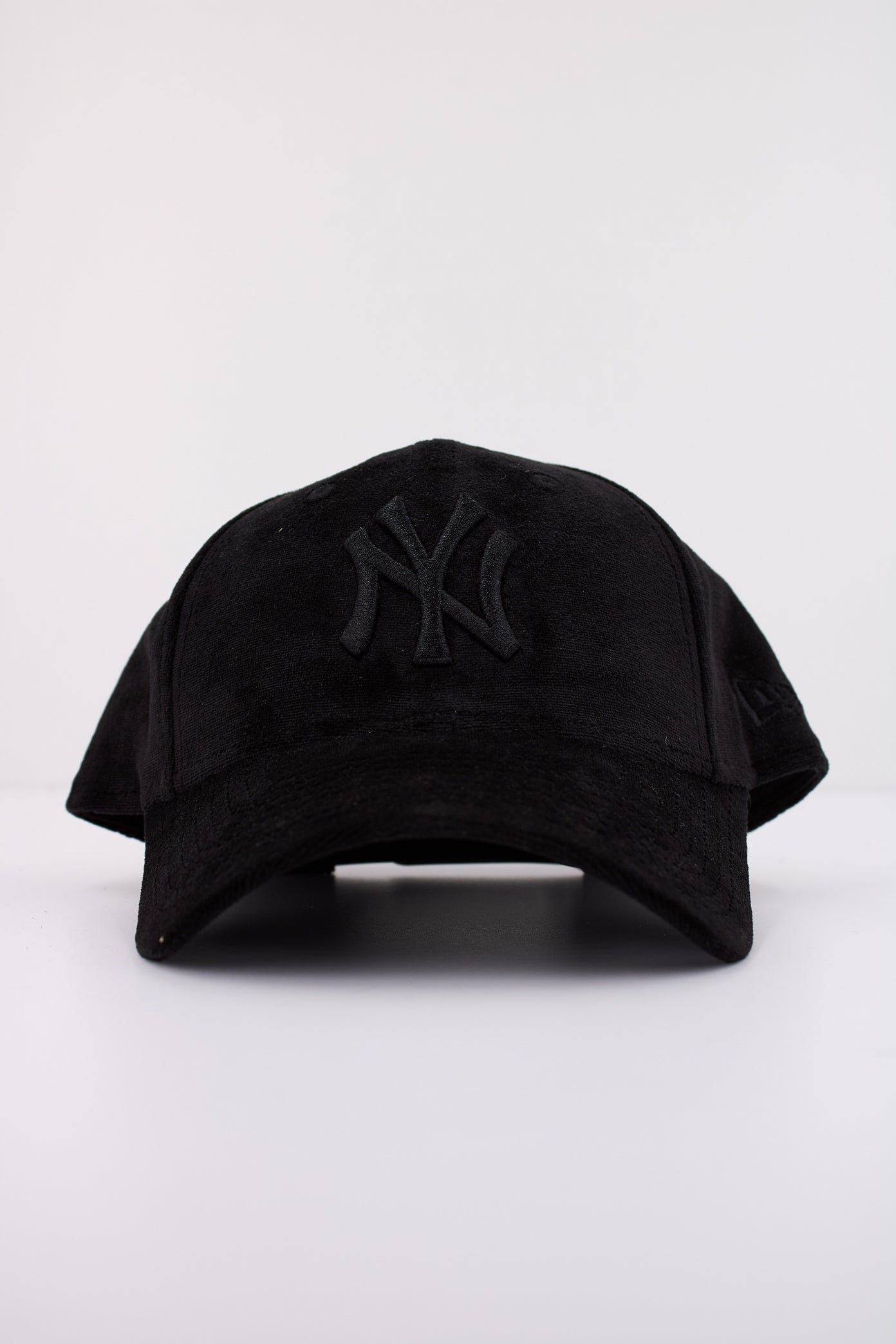 NEW ERA VELOUR FORTY OSFM en color NEGRO  (1)