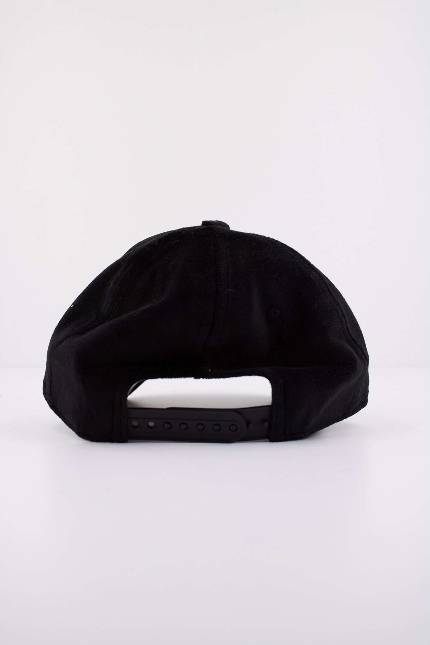 NEW ERA VELOUR FORTY OSFM en color NEGRO  (3)