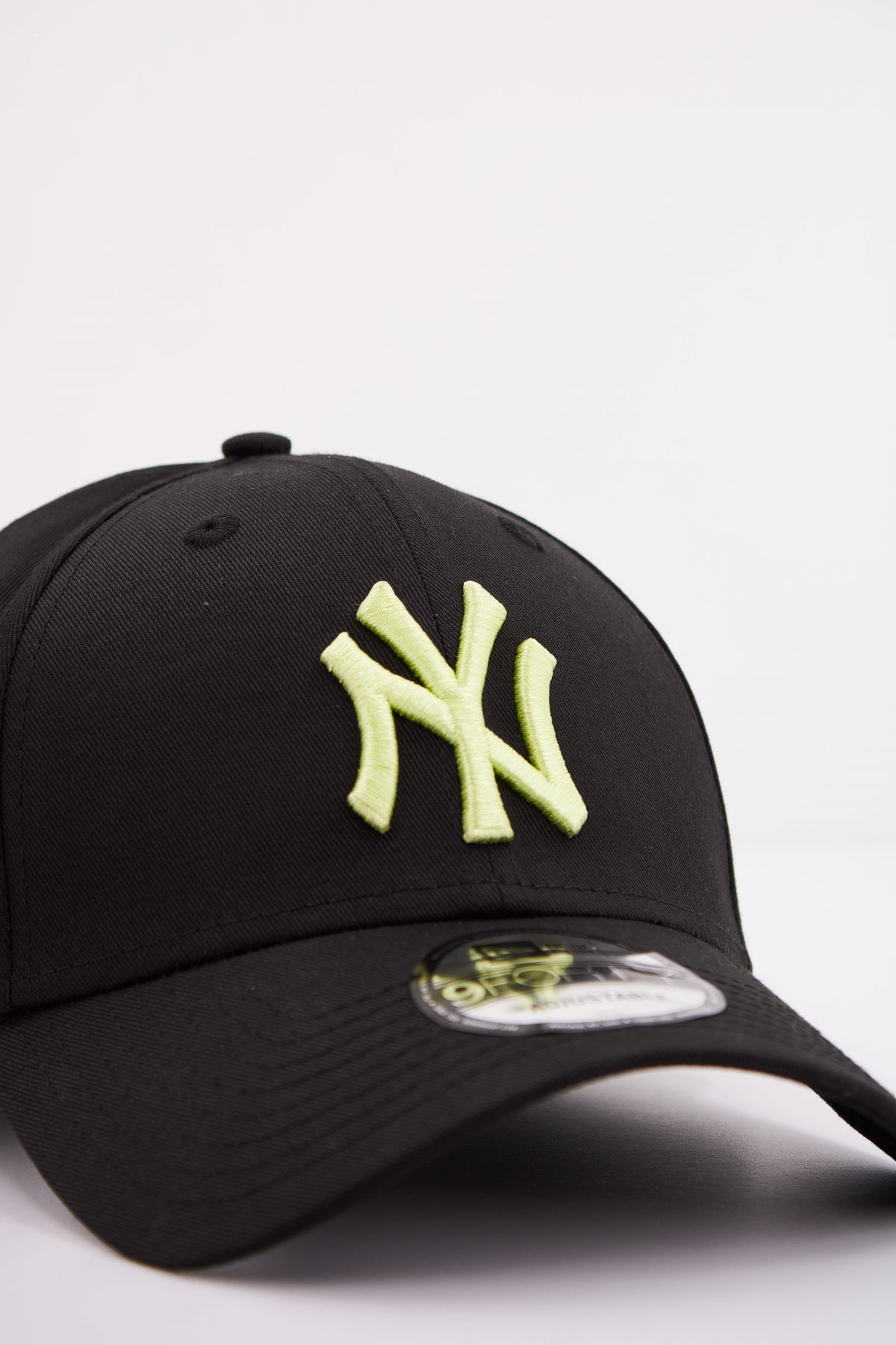 NEW ERA NEW YORK YANKEES BLKCMA en color NEGRO  (4)