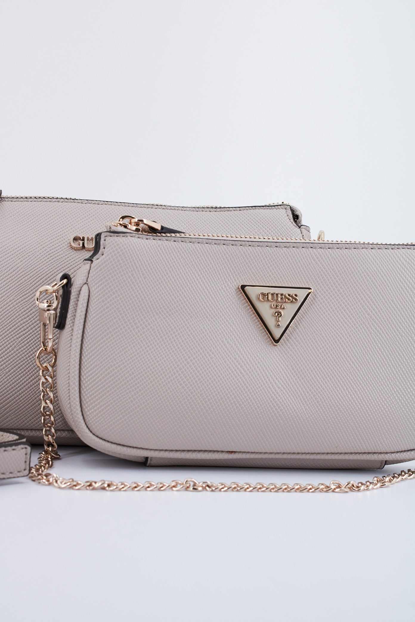 GUESS NOELLE DBL POUCH en color GRIS  (4)