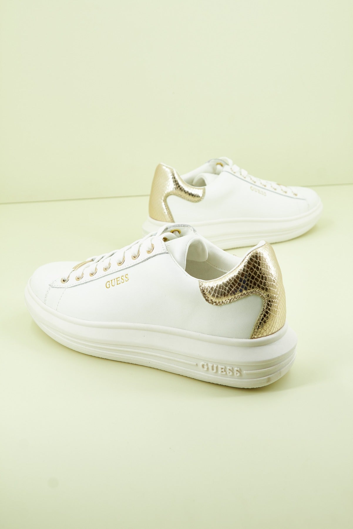 GUESS FLVIB LEA en color BLANCO  (4)