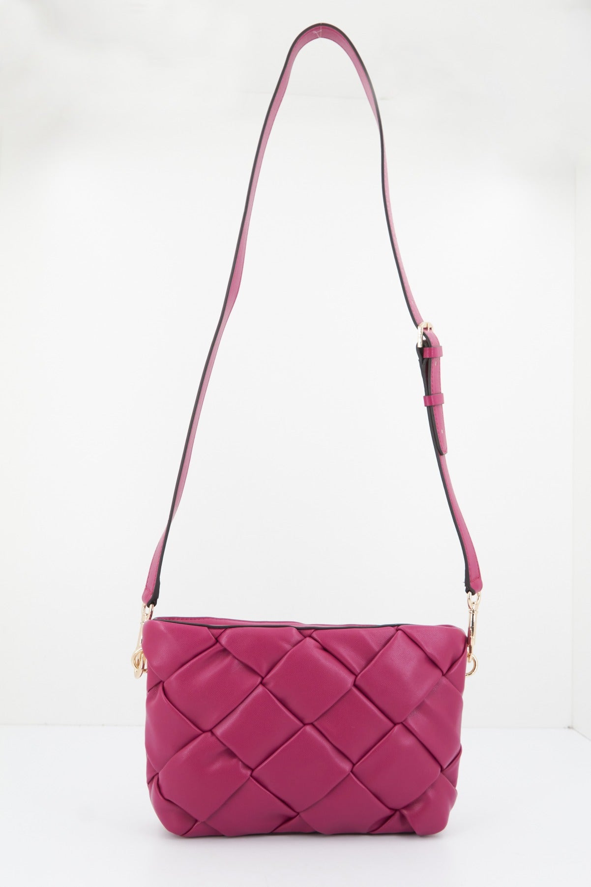 GUESS ZAINA CROSSBODY ZIP en color VIOLETA  (1)