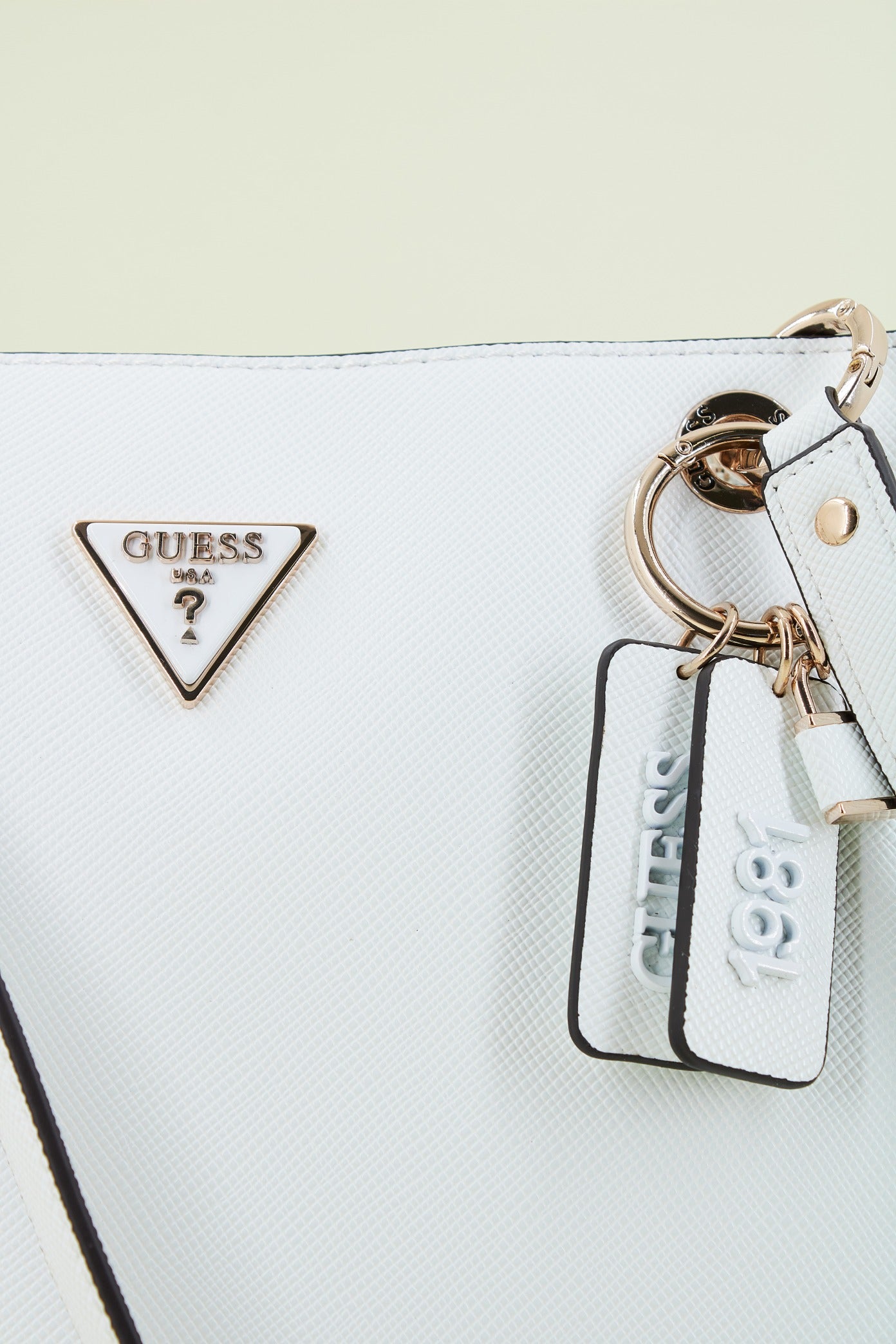 GUESS NOELLE NOEL TOTE en color BLANCO  (4)