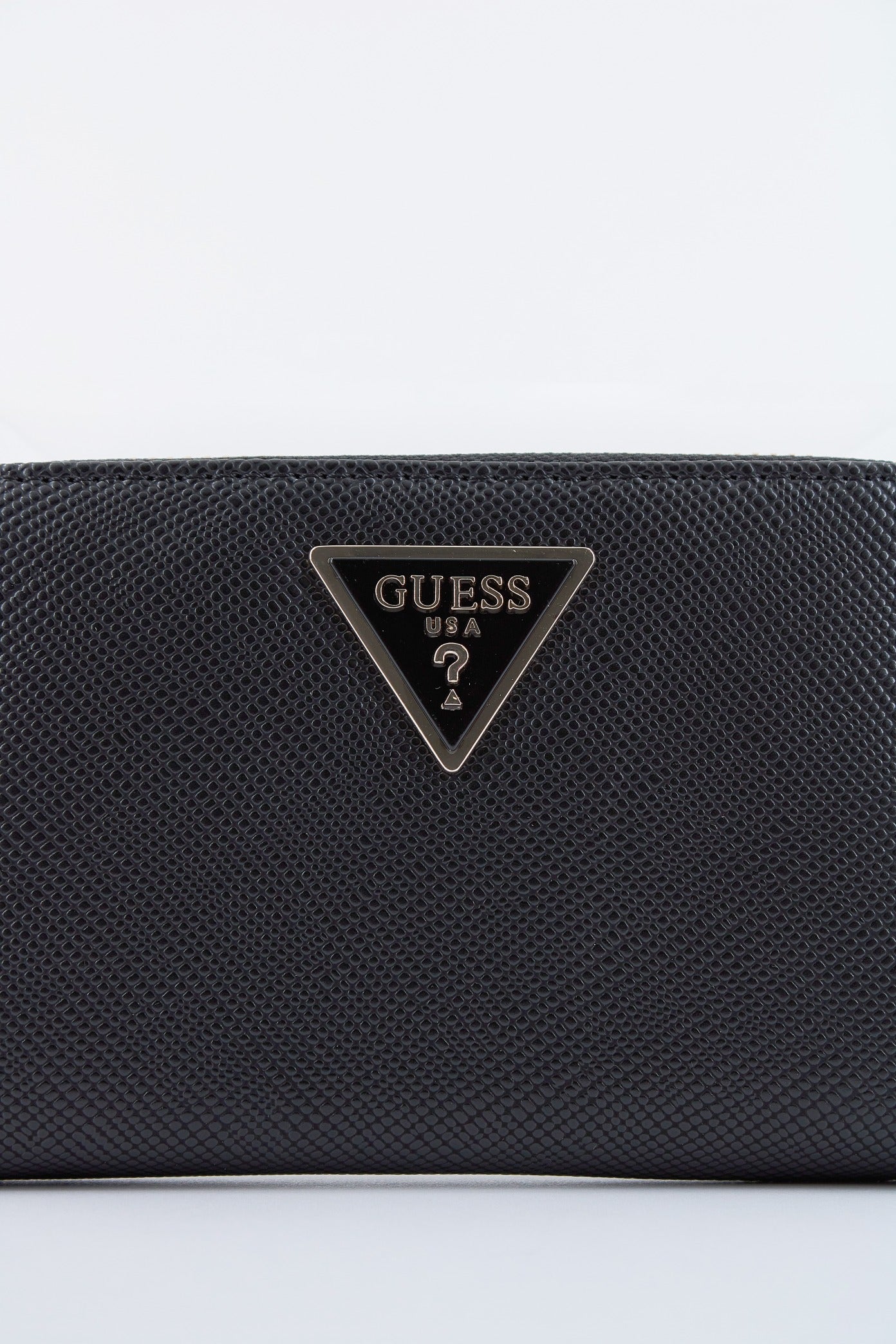 GUESS LAUREL SLG MEDIUM ZIP en color NEGRO  (4)