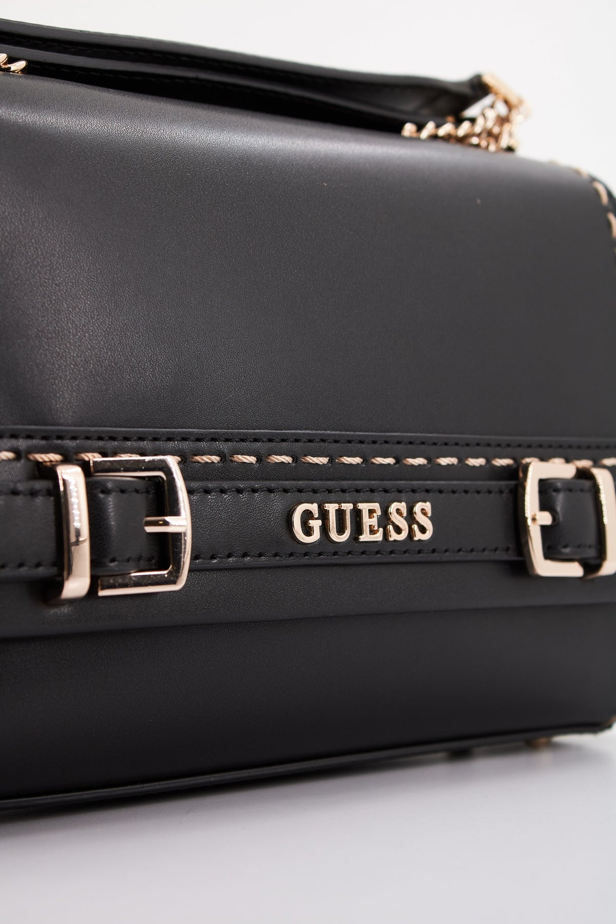 GUESS SESTRI CONVERTIBLE XBO en color NEGRO  (4)