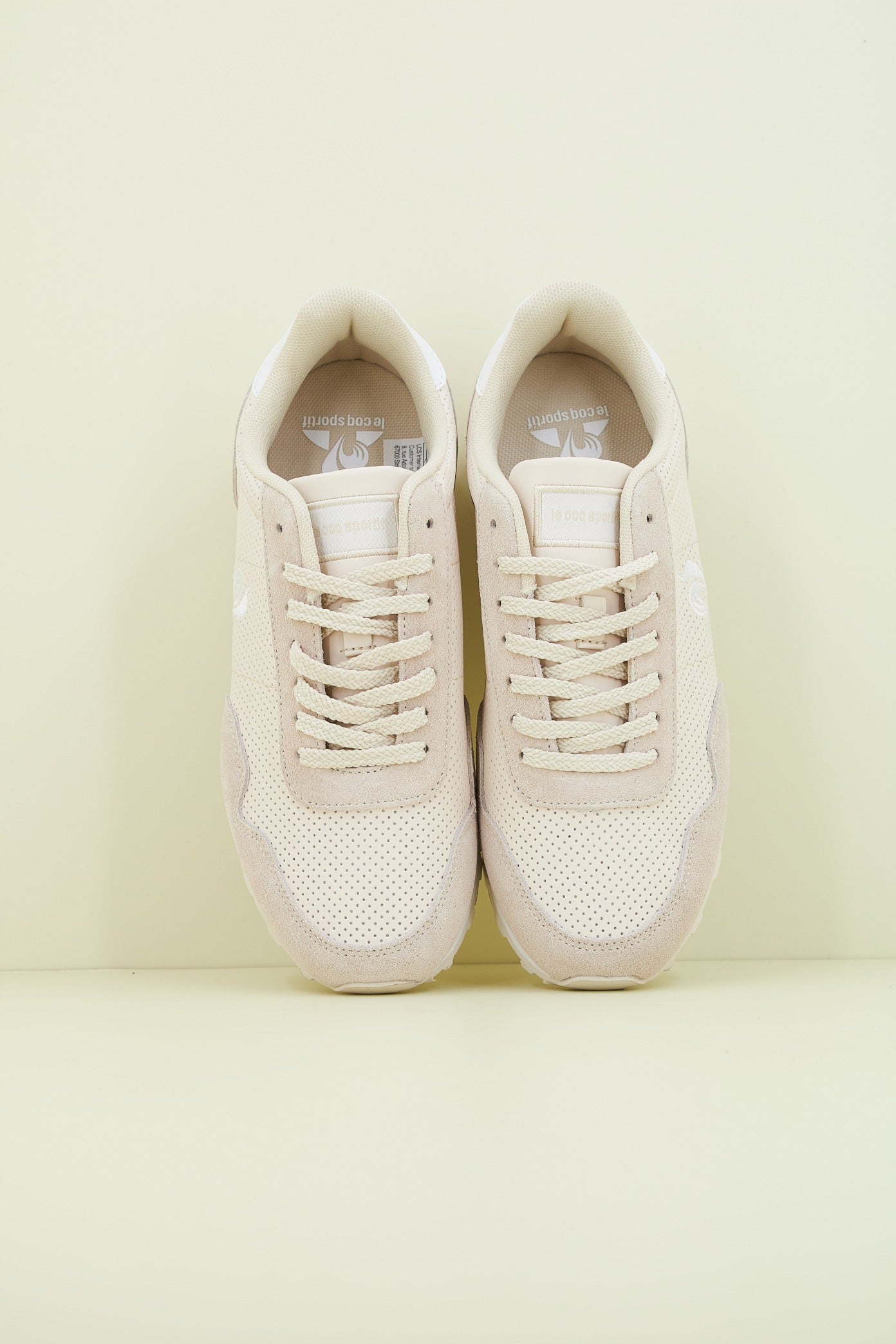 LE COQ SPORTIF ASTRA W PREMIUM en color BEIS  (2)