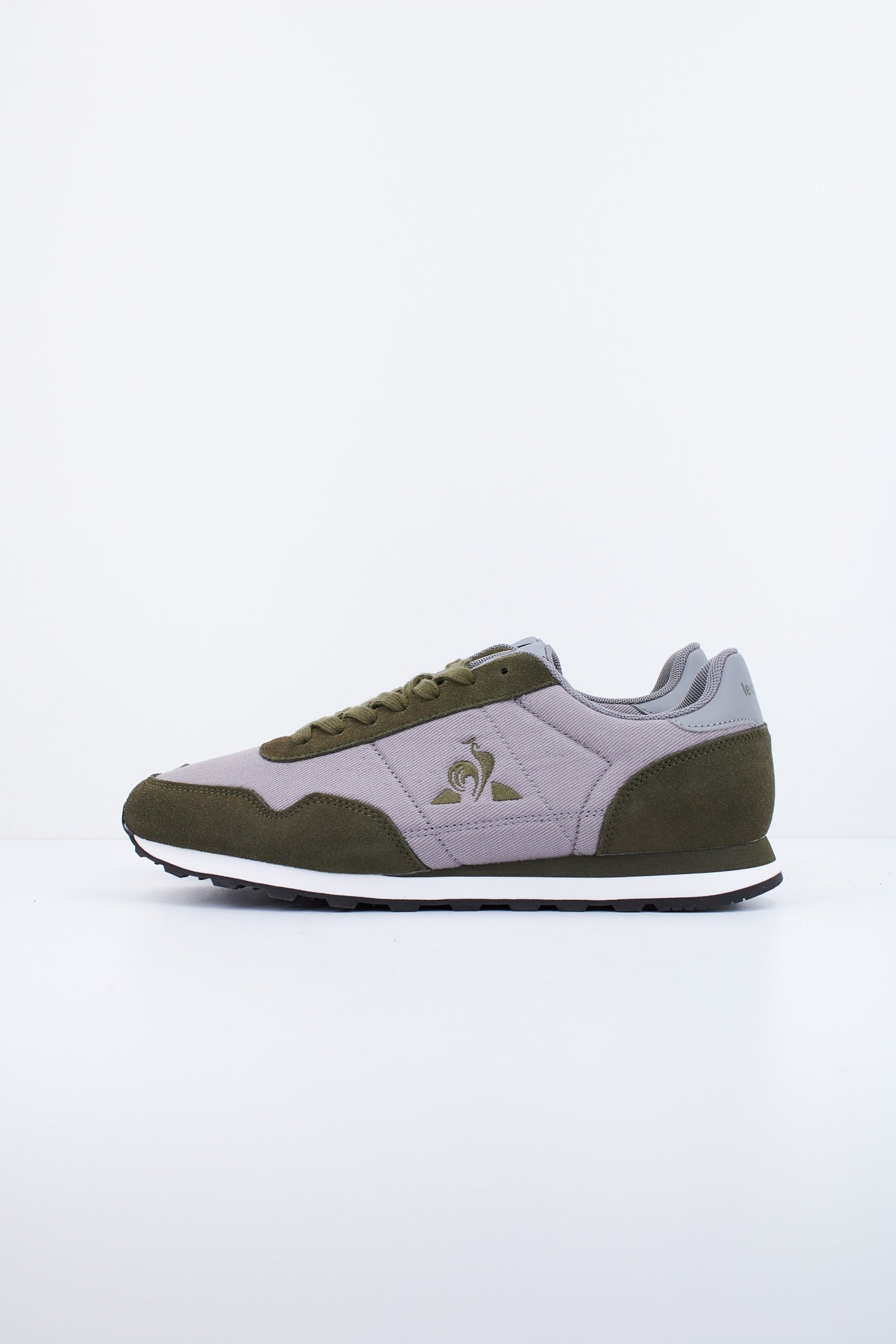 LE COQ SPORTIF ASTRA TWILL en color GRIS  (1)