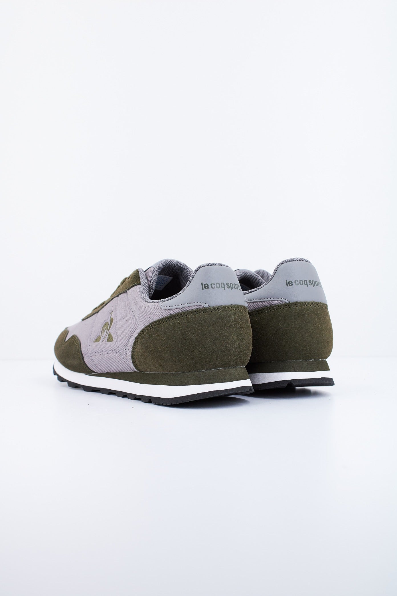 LE COQ SPORTIF ASTRA TWILL en color GRIS  (3)