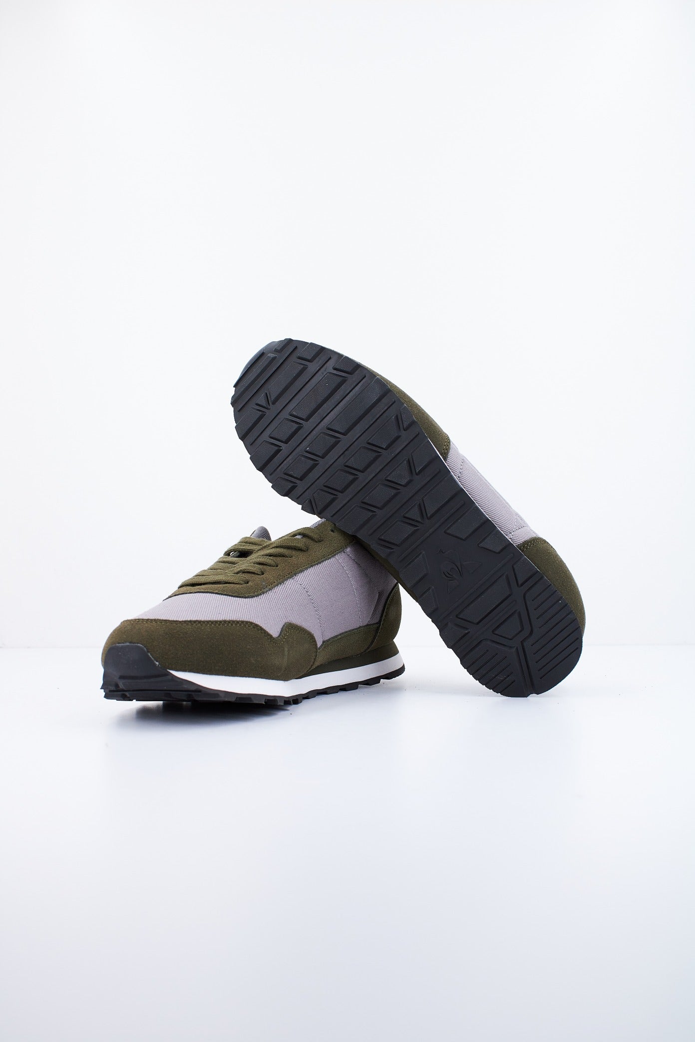 LE COQ SPORTIF ASTRA TWILL en color GRIS  (4)