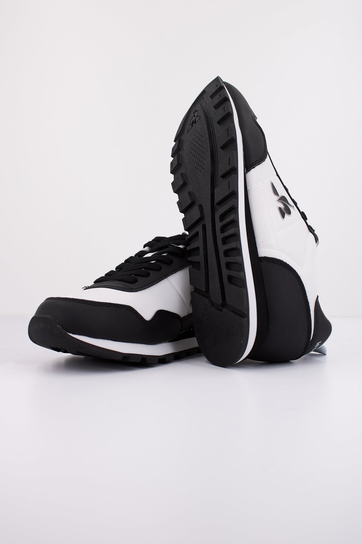 LE COQ SPORTIF ASTRA_ en color NEGRO  (4)