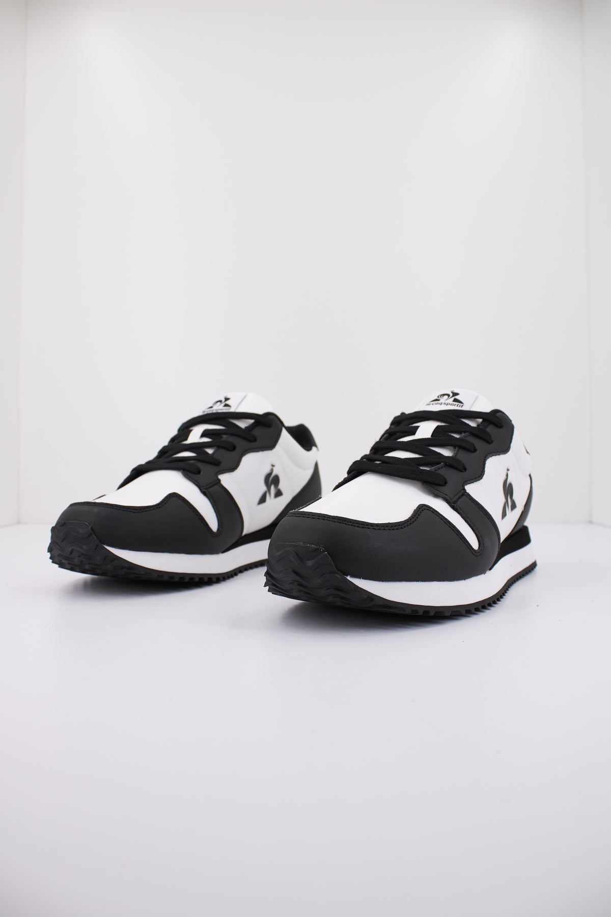 LE COQ SPORTIF PLATINIUM_ en color NEGRO  (2)