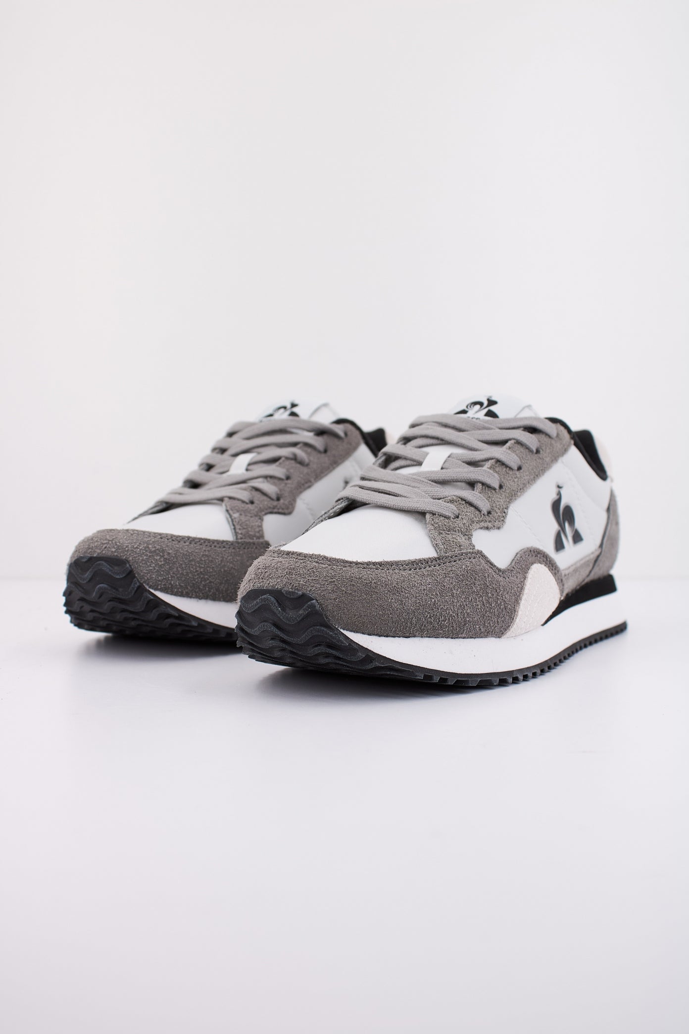 LE COQ SPORTIF JET STAR_ en color GRIS  (2)