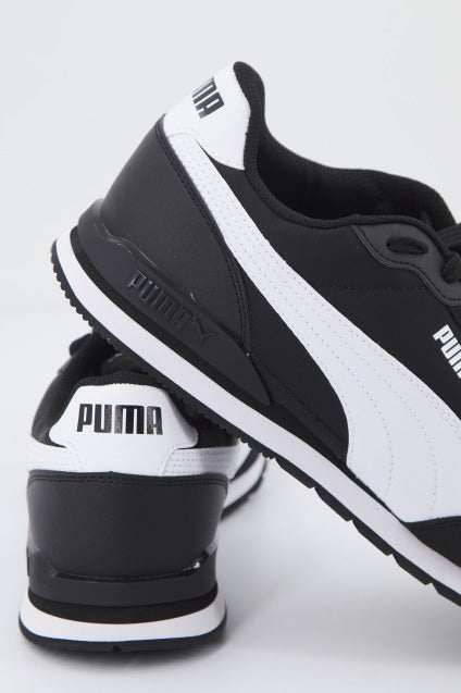 PUMA RUNNER V NL en color NEGRO  (2)