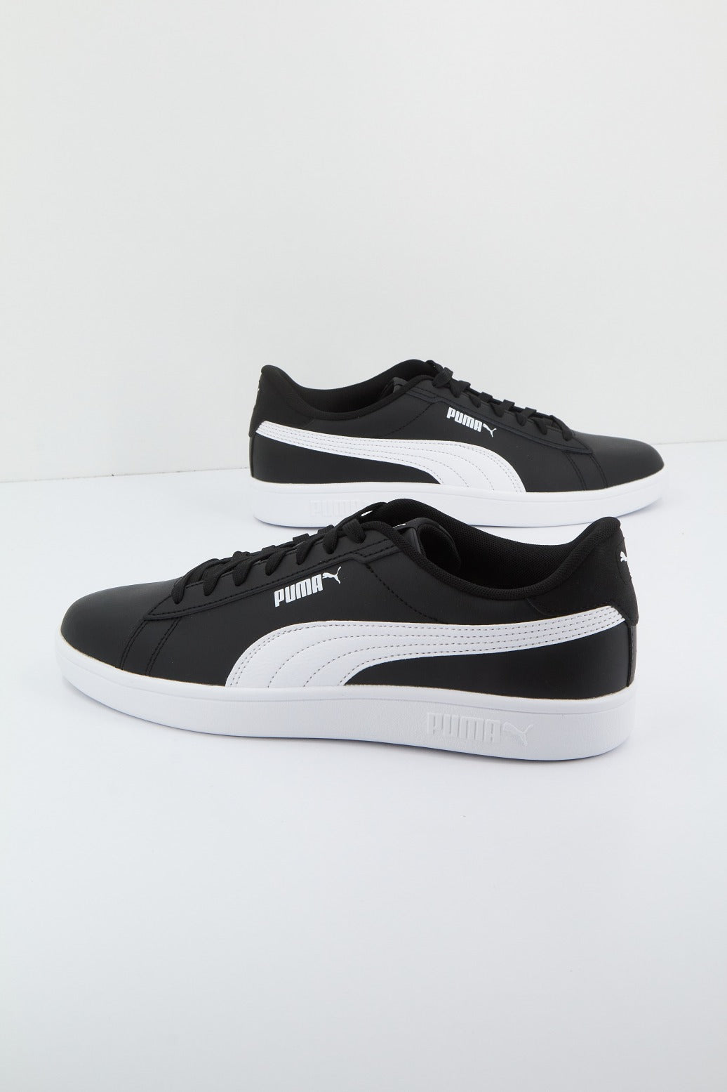 PUMA SMASH . L en color NEGRO  (4)