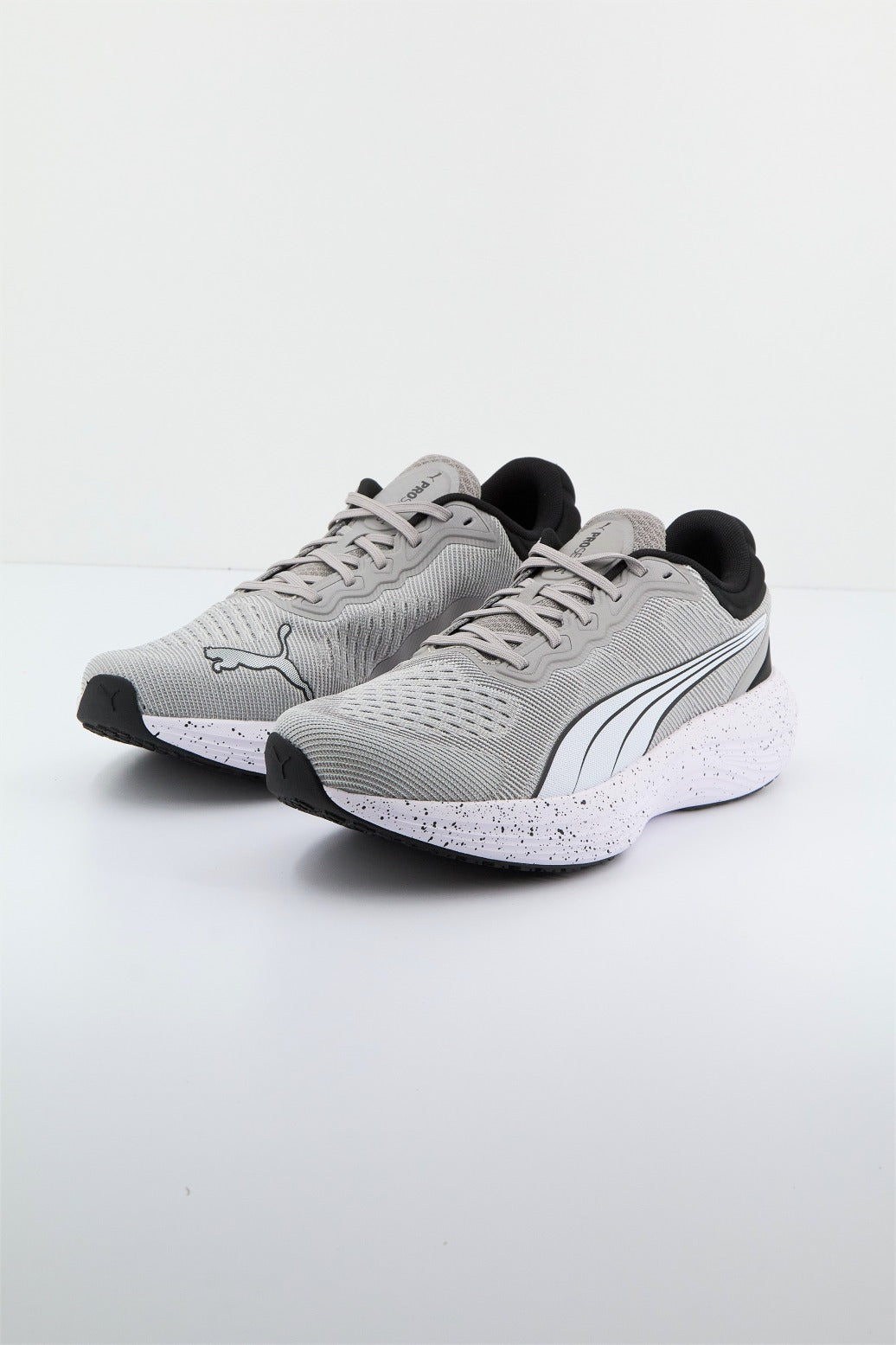 PUMA SCEND PRO ENGINEERED en color GRIS  (1)