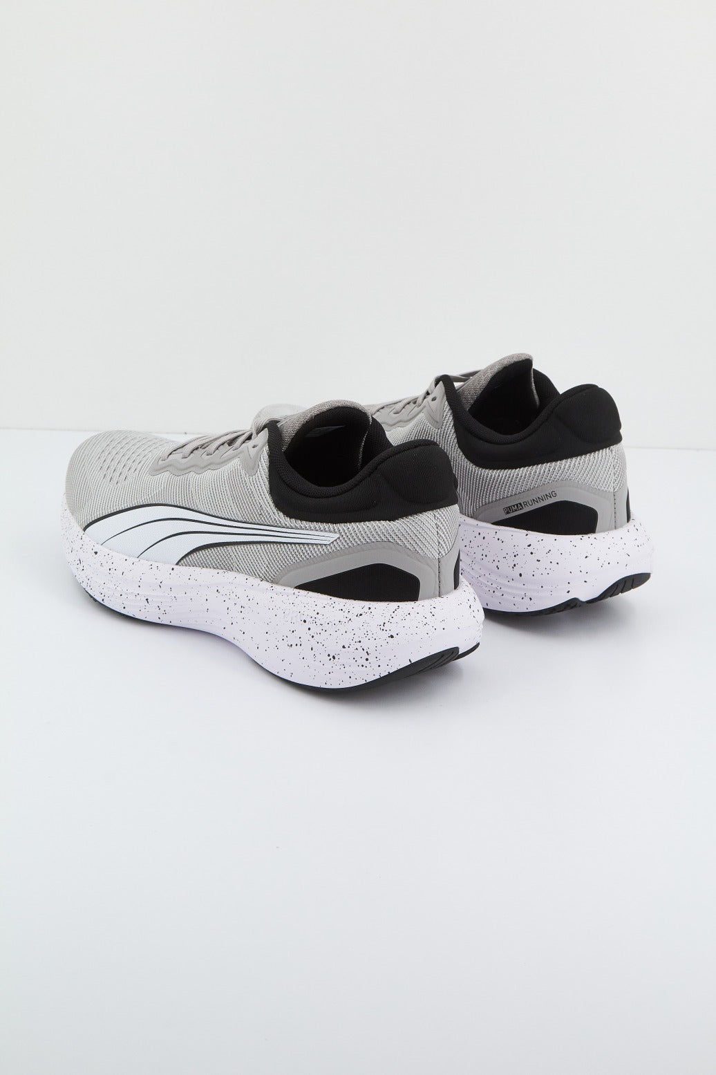 PUMA SCEND PRO ENGINEERED en color GRIS  (3)