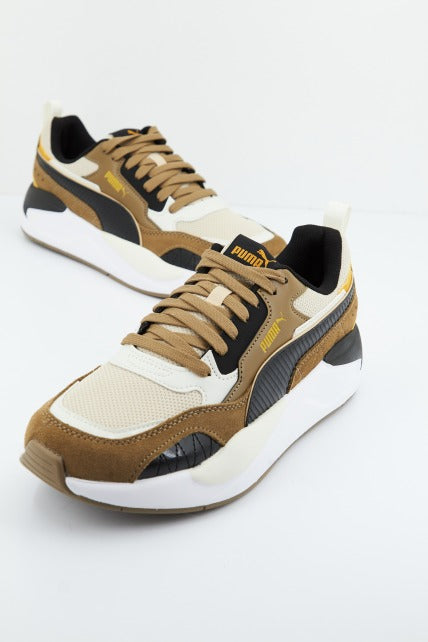 PUMA X-RAY  SQUARE SD en color MARRON  (1)