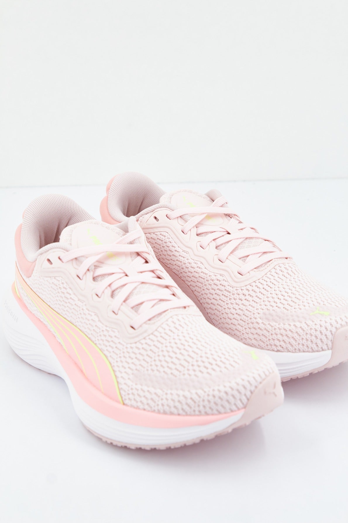 PUMA SCEND PRO en color ROSA  (1)