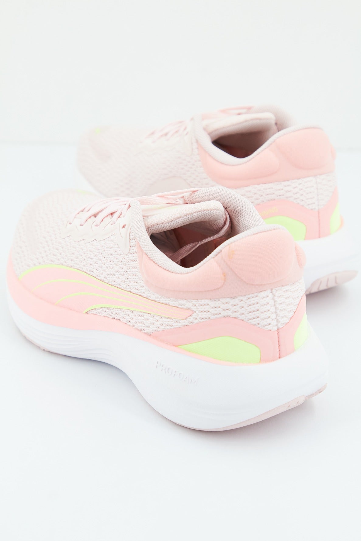 PUMA SCEND PRO en color ROSA  (3)