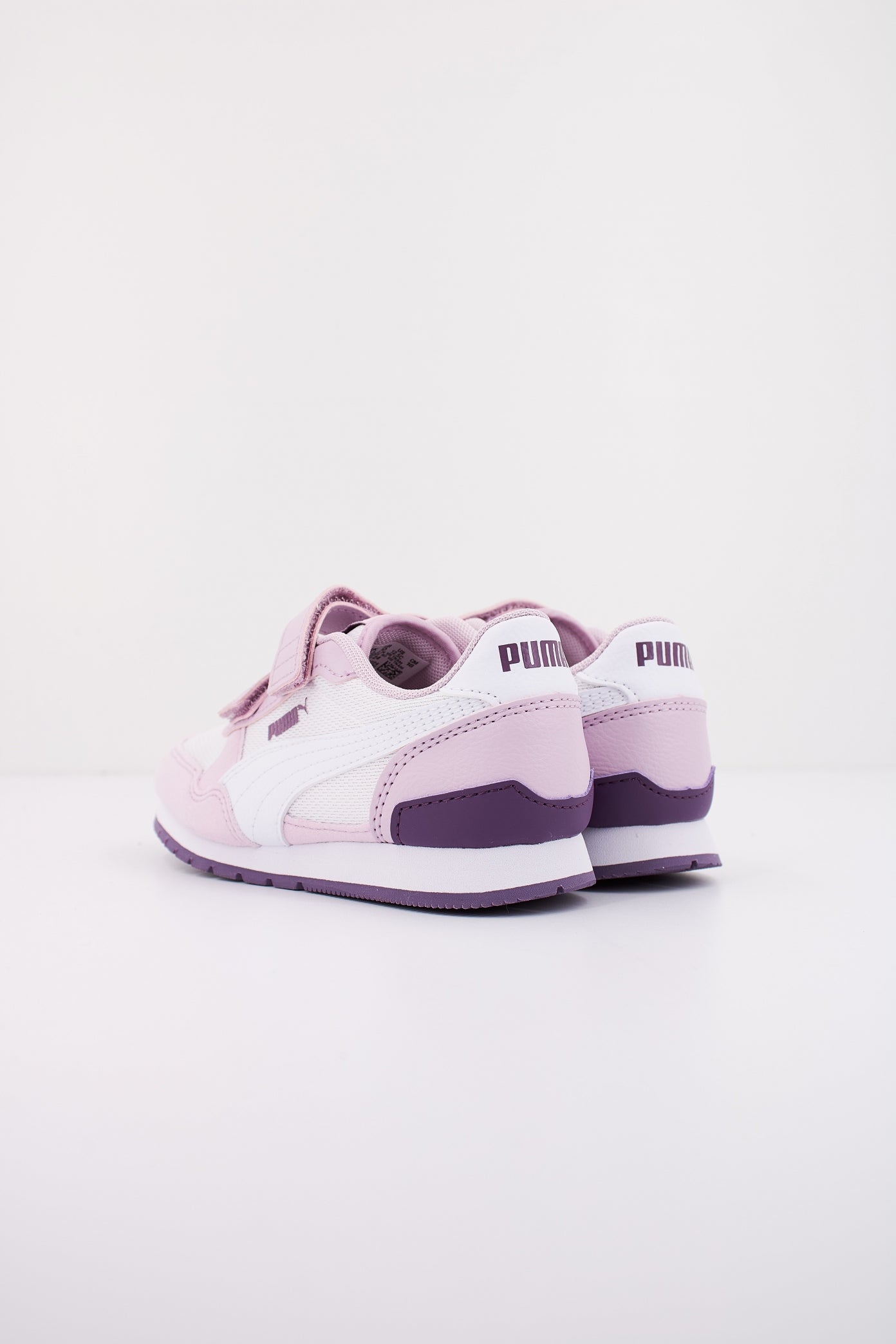 PUMA RUNNER V MESH en color ROSA  (3)