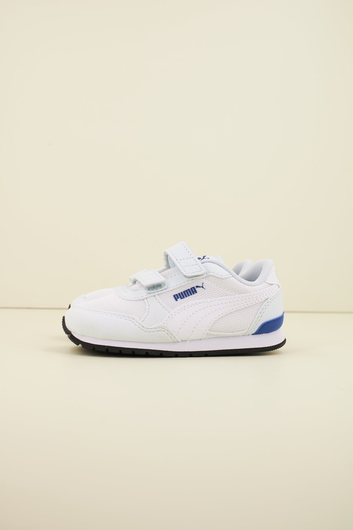 PUMA RUNNER V MESH en color BLANCO  (1)