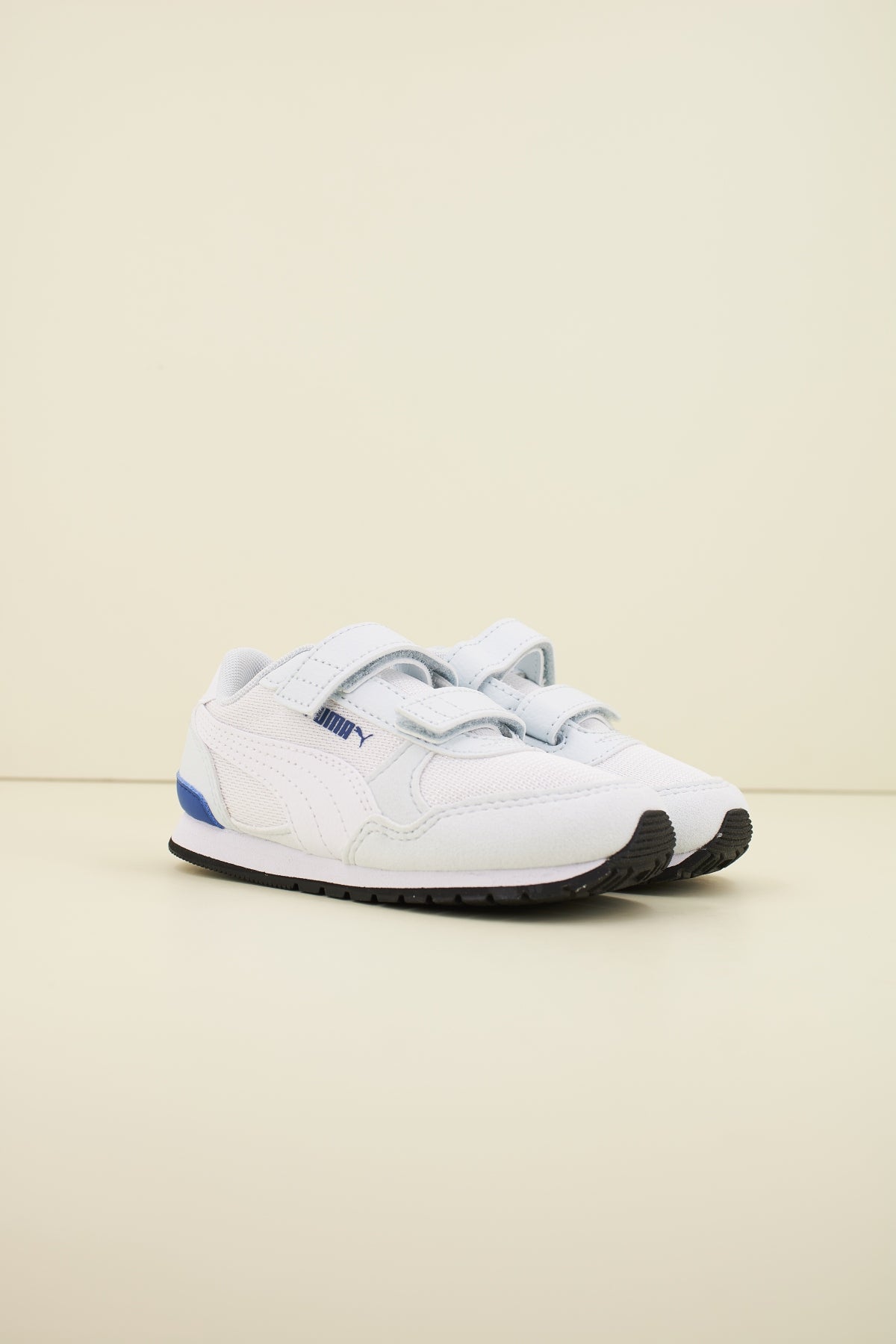 PUMA RUNNER V MESH en color BLANCO  (2)