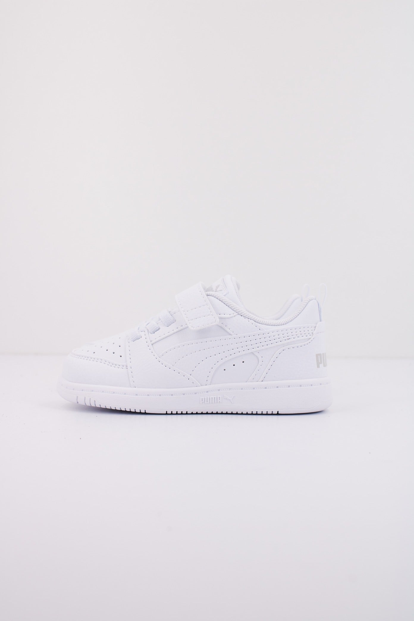 PUMA REBOUND V LO A en color BLANCO  (1)