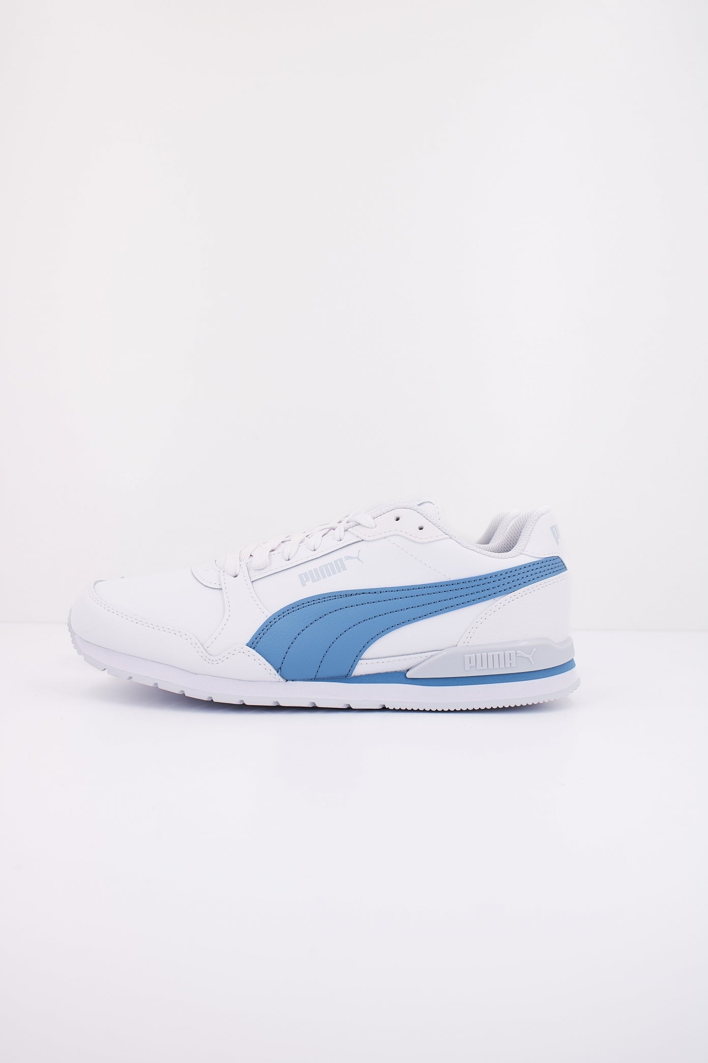 PUMA ST RUNNER V en color BLANCO  (1)