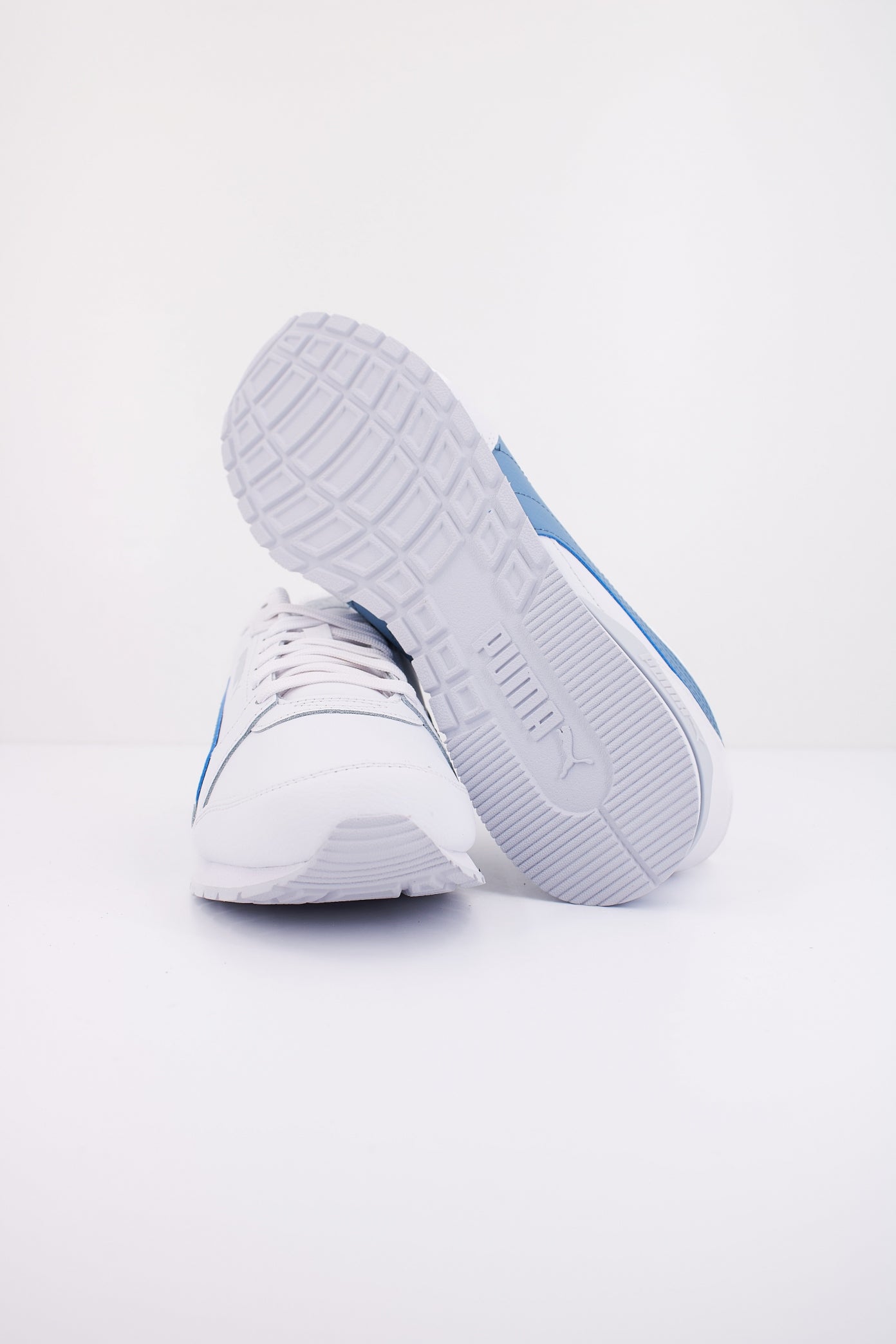 PUMA ST RUNNER V en color BLANCO  (5)