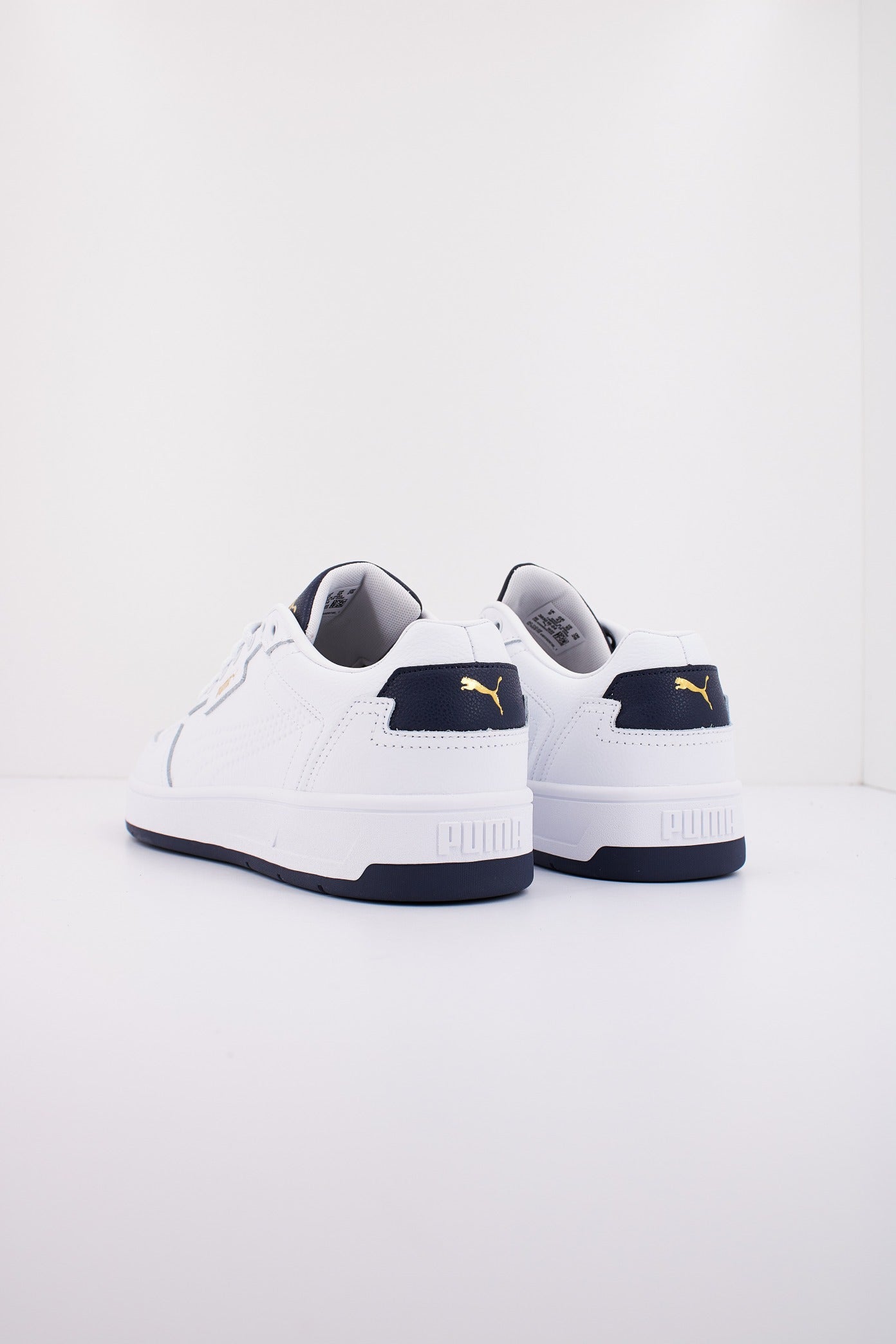 PUMA COURT CLASSIC LUX en color BLANCO  (3)