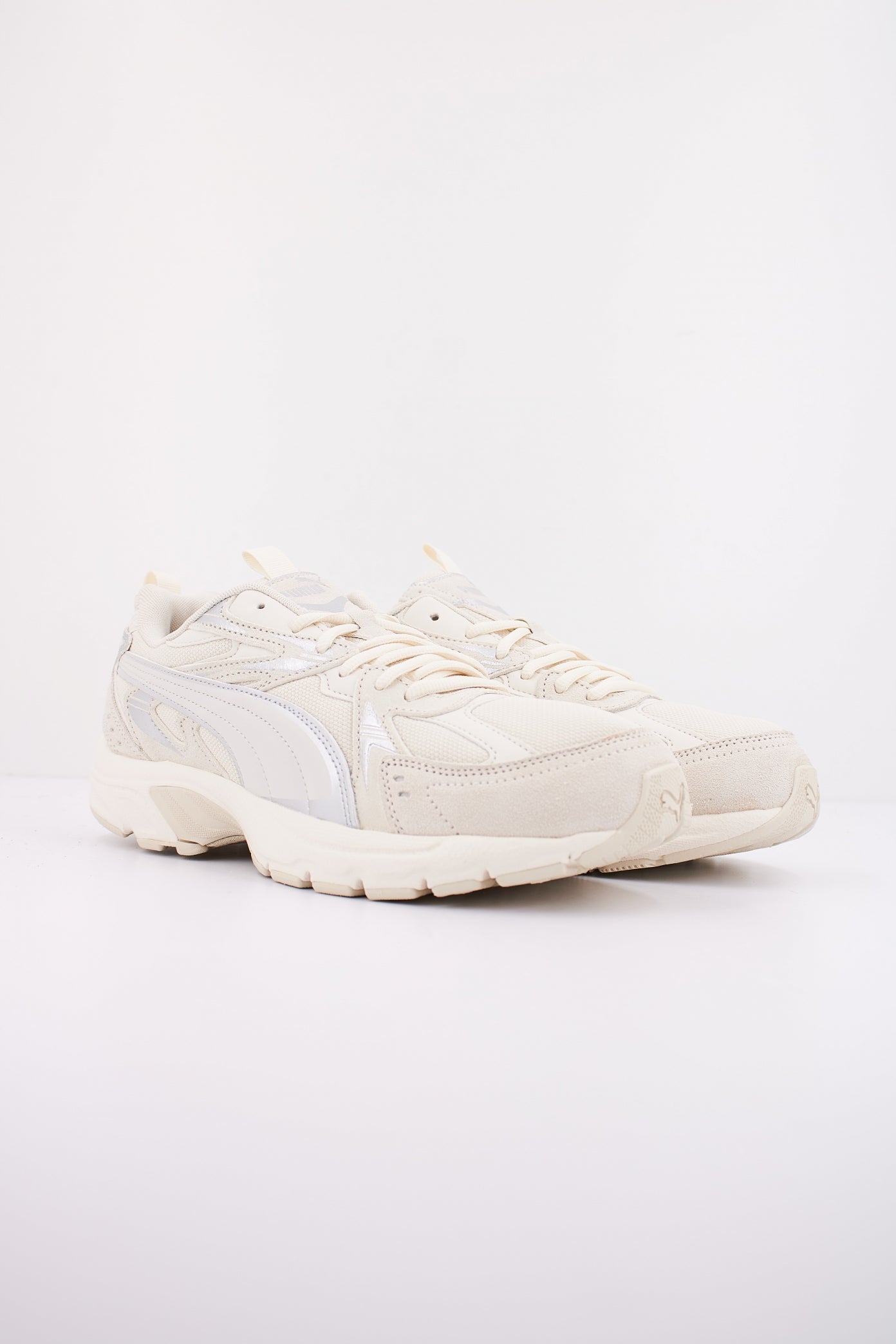 PUMA MILENIO TECH SUEDE en color BLANCO  (2)