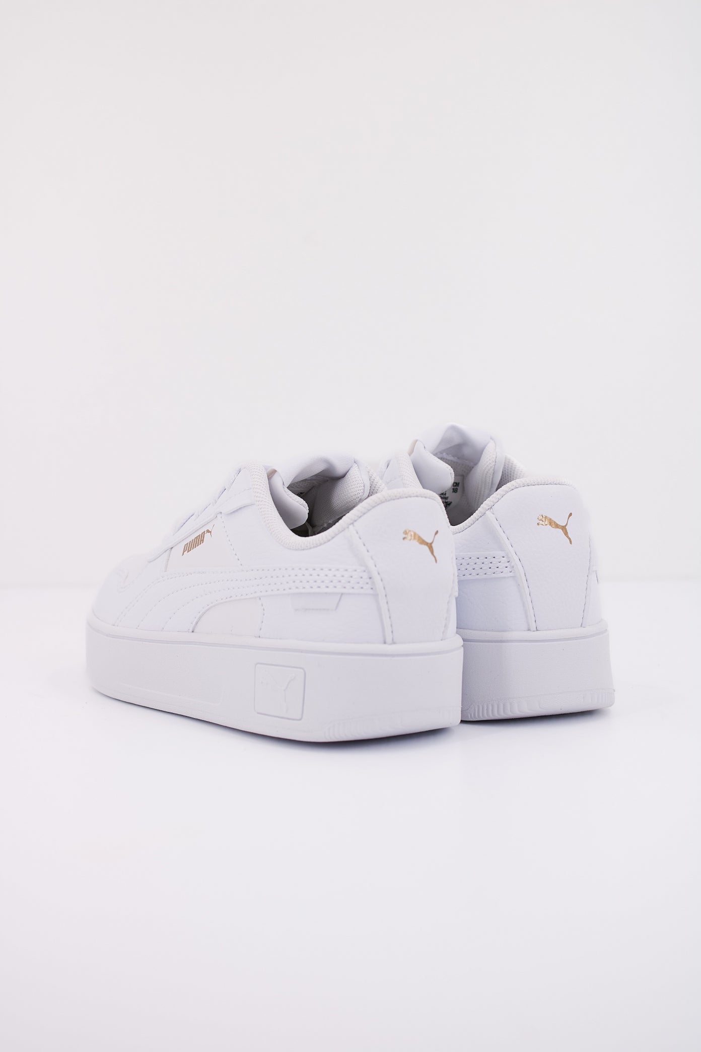 PUMA CARINA STREET PS en color BLANCO  (4)