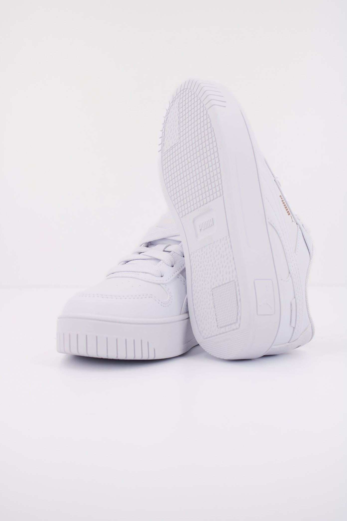 PUMA CARINA STREET PS en color BLANCO  (5)