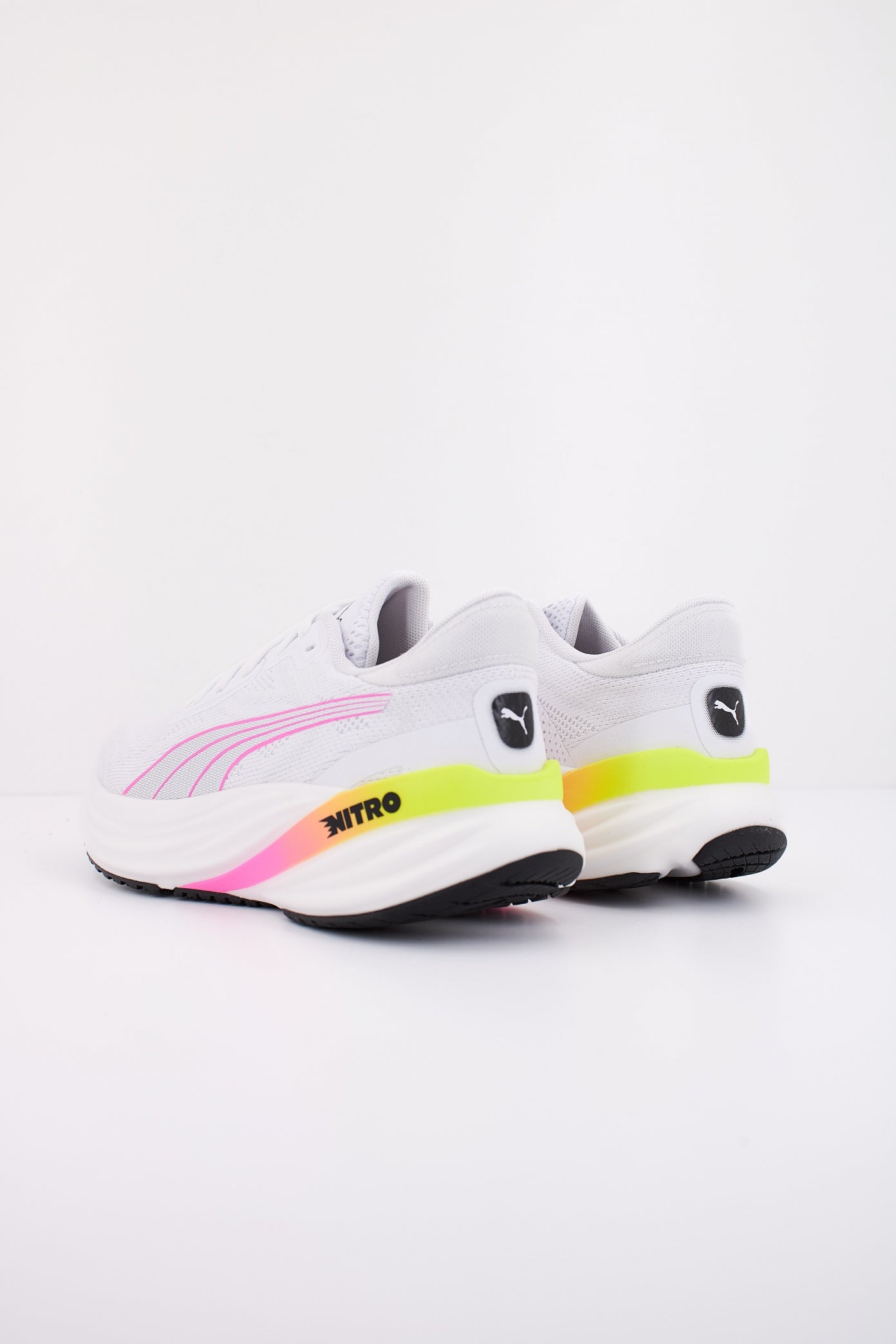 PUMA MAGNIFY NITRO  WNS en color BLANCO  (4)