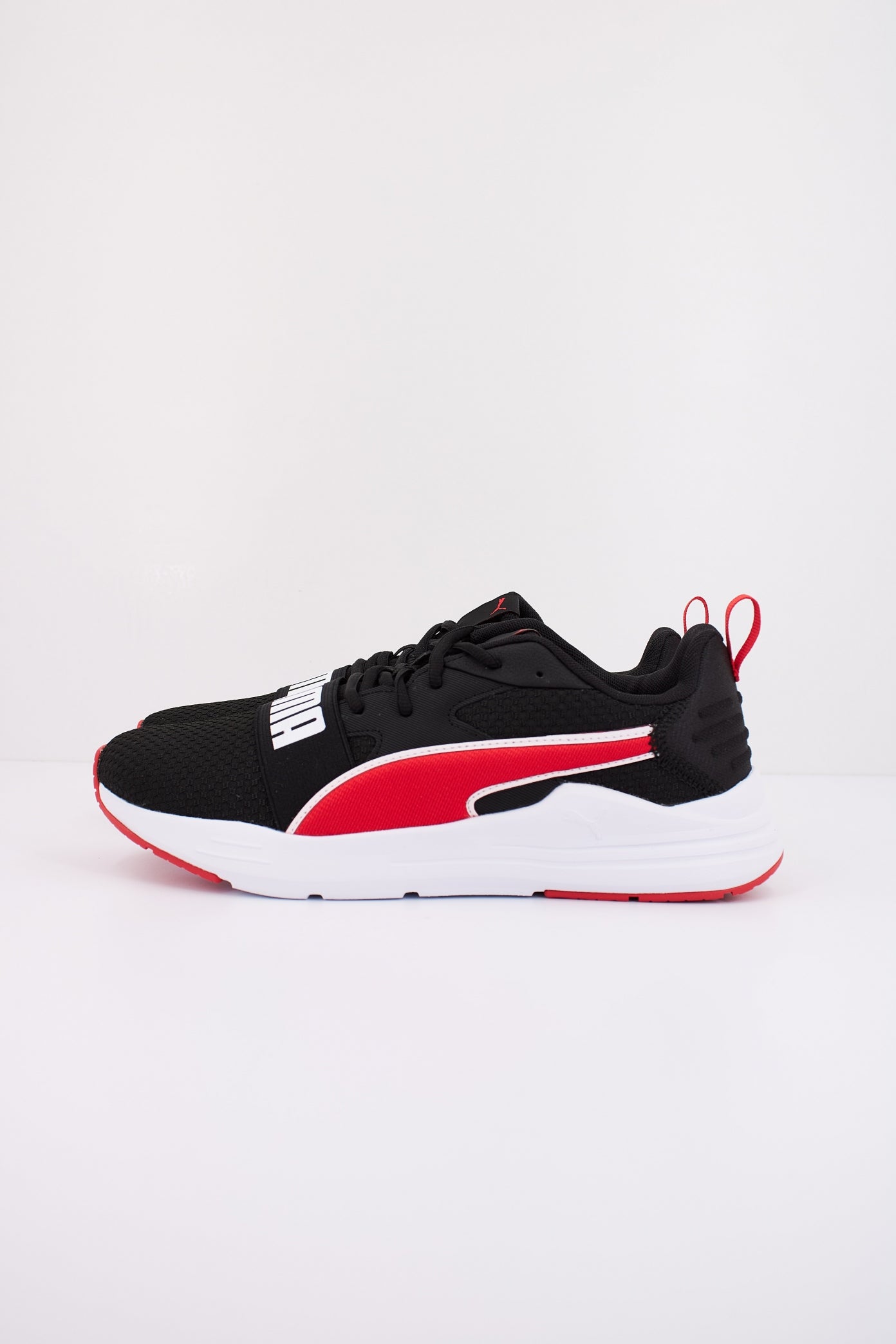 PUMA WIRED RUN PURE en color NEGRO  (1)