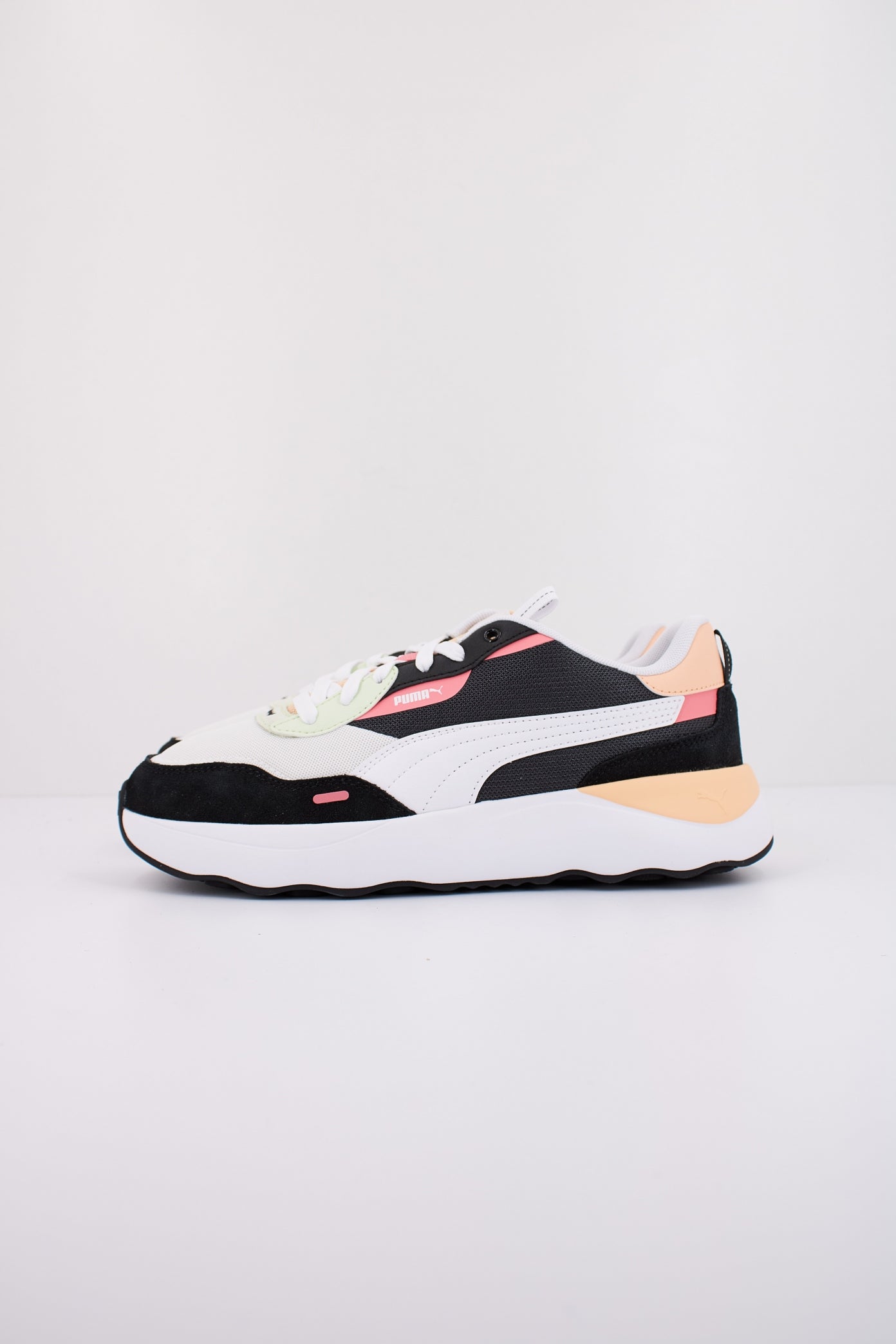 PUMA RUNTAMED PLATFORM en color BLANCO  (1)