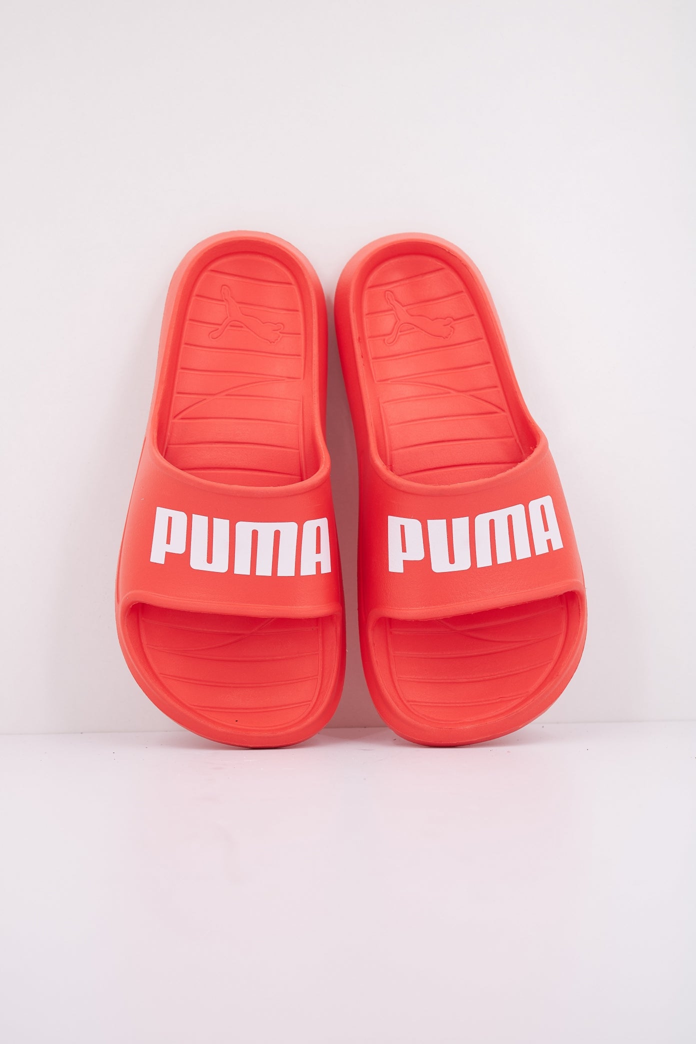 PUMA DIVECAT V LITE en color ROJO  (3)