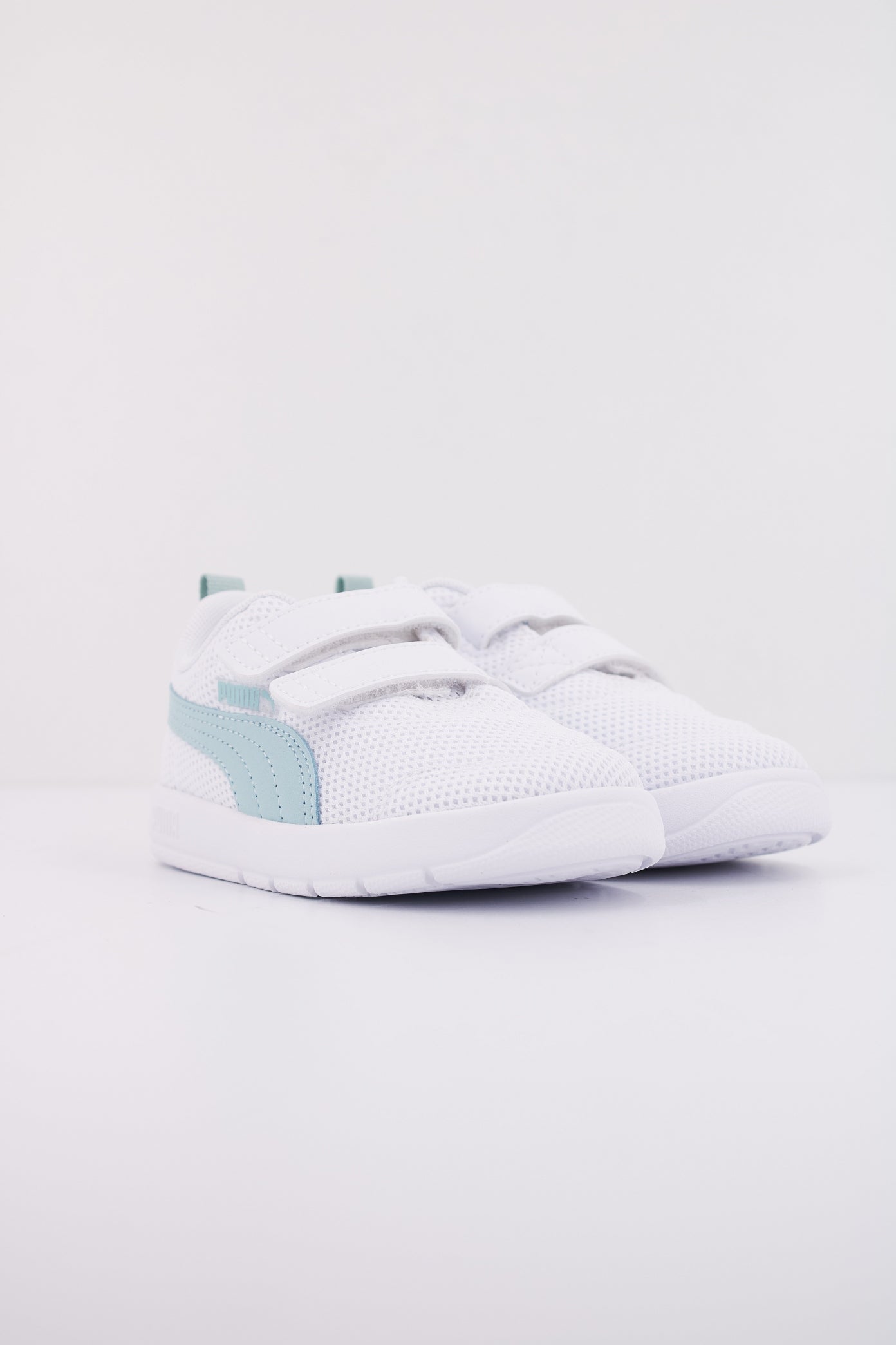 PUMA COURTFLEX V MESH INF en color BLANCO  (2)