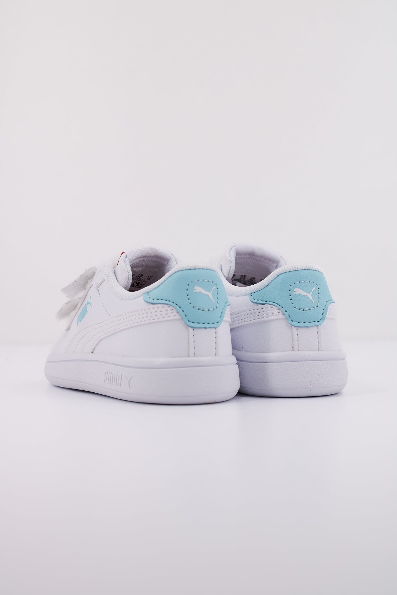 PUMA SMASH . BADGES V IN en color BLANCO  (4)