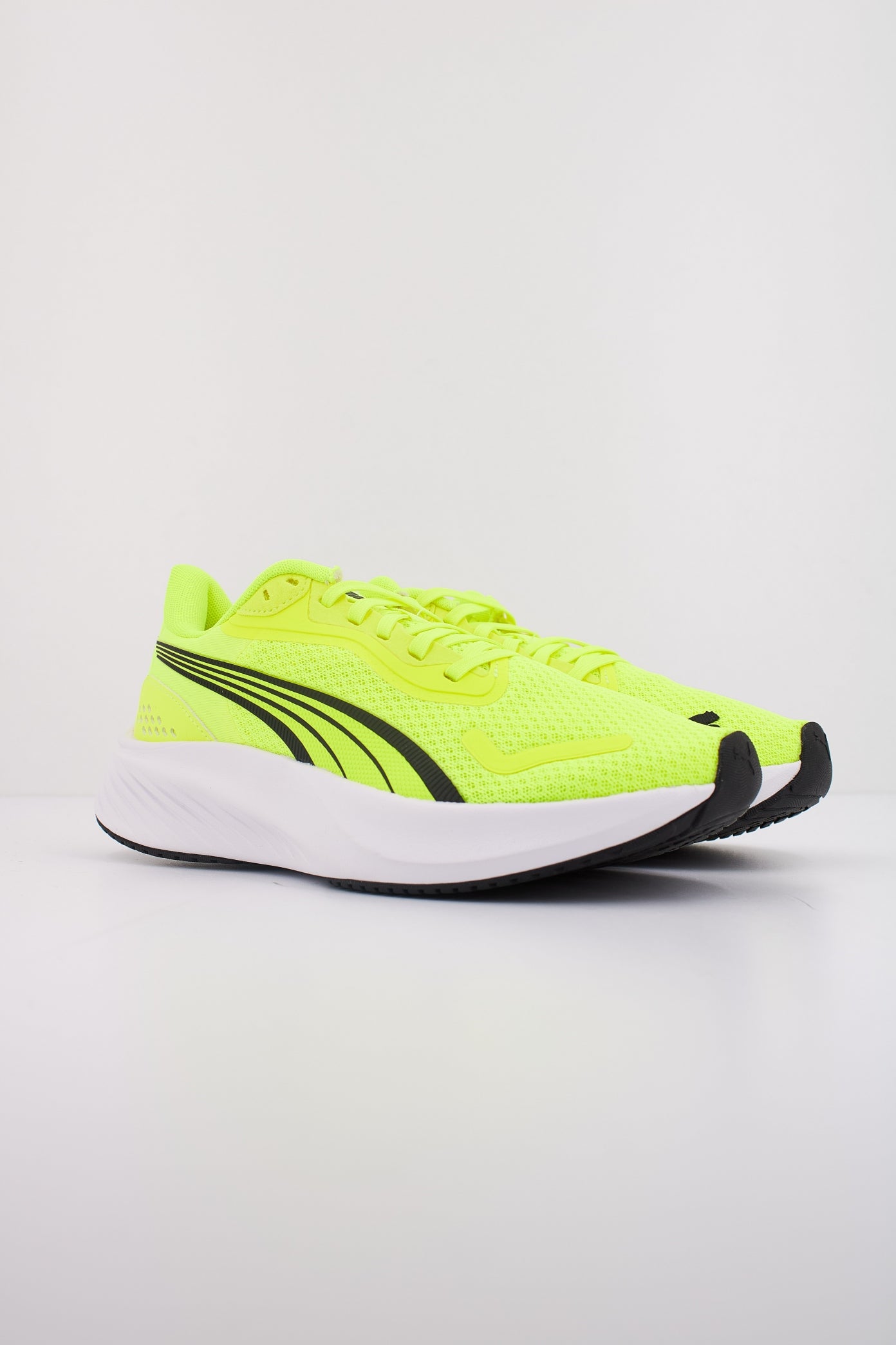 PUMA POUNCE LITE JR en color AMARILLO  (2)