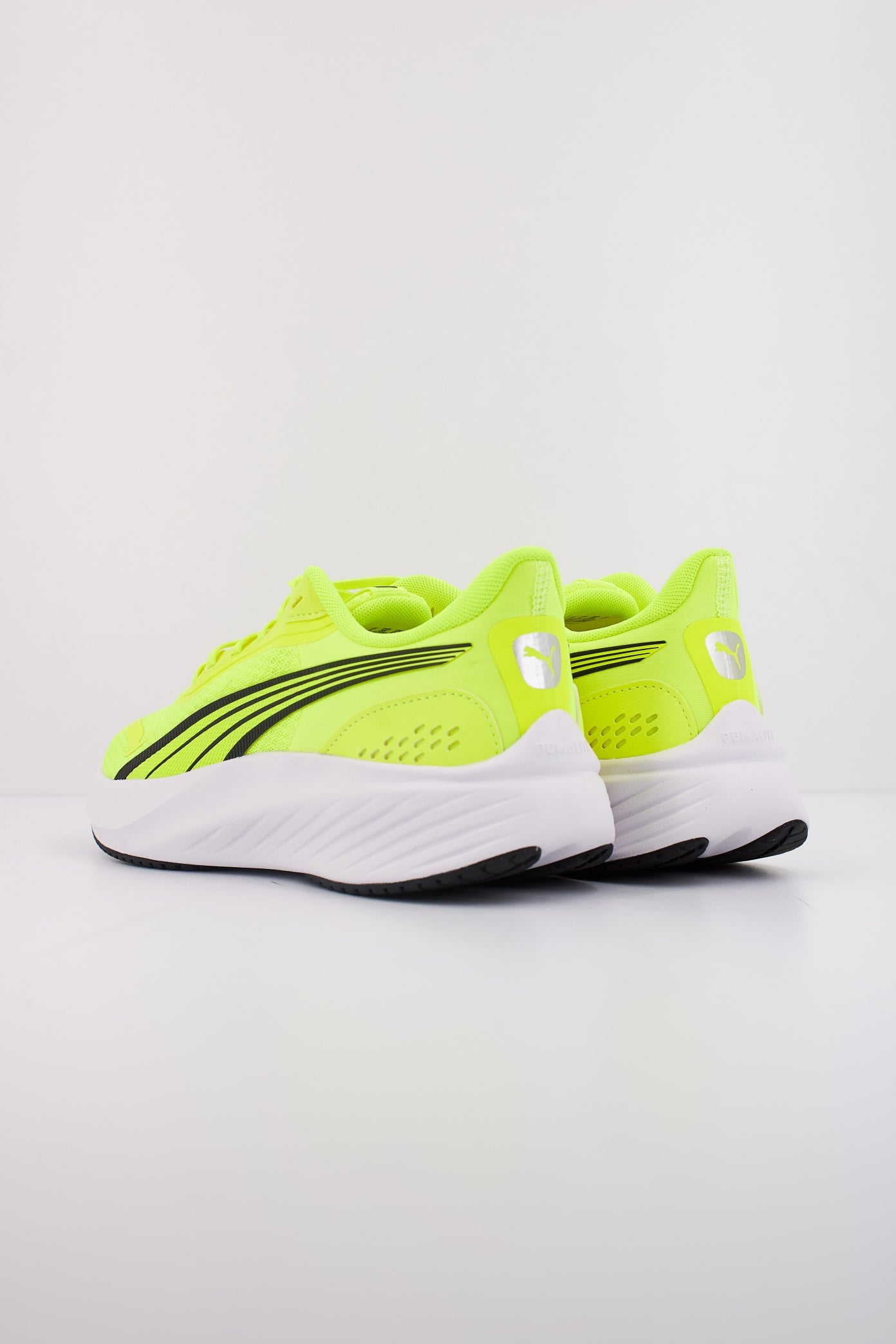 PUMA POUNCE LITE JR en color AMARILLO  (4)