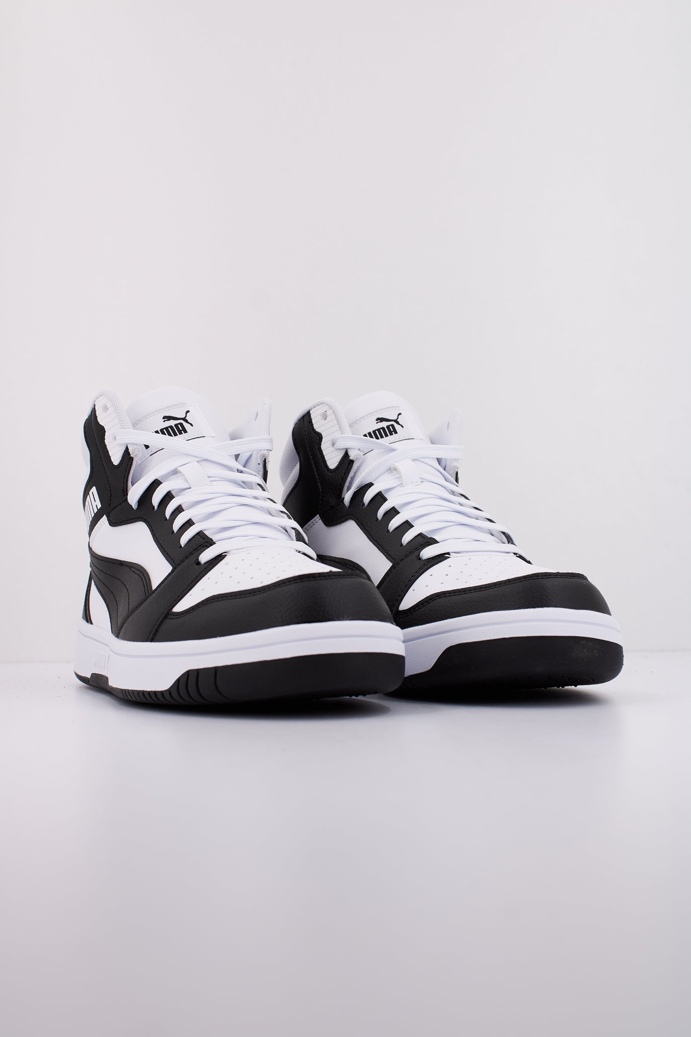 PUMA REBOUND V en color BLANCO  (2)