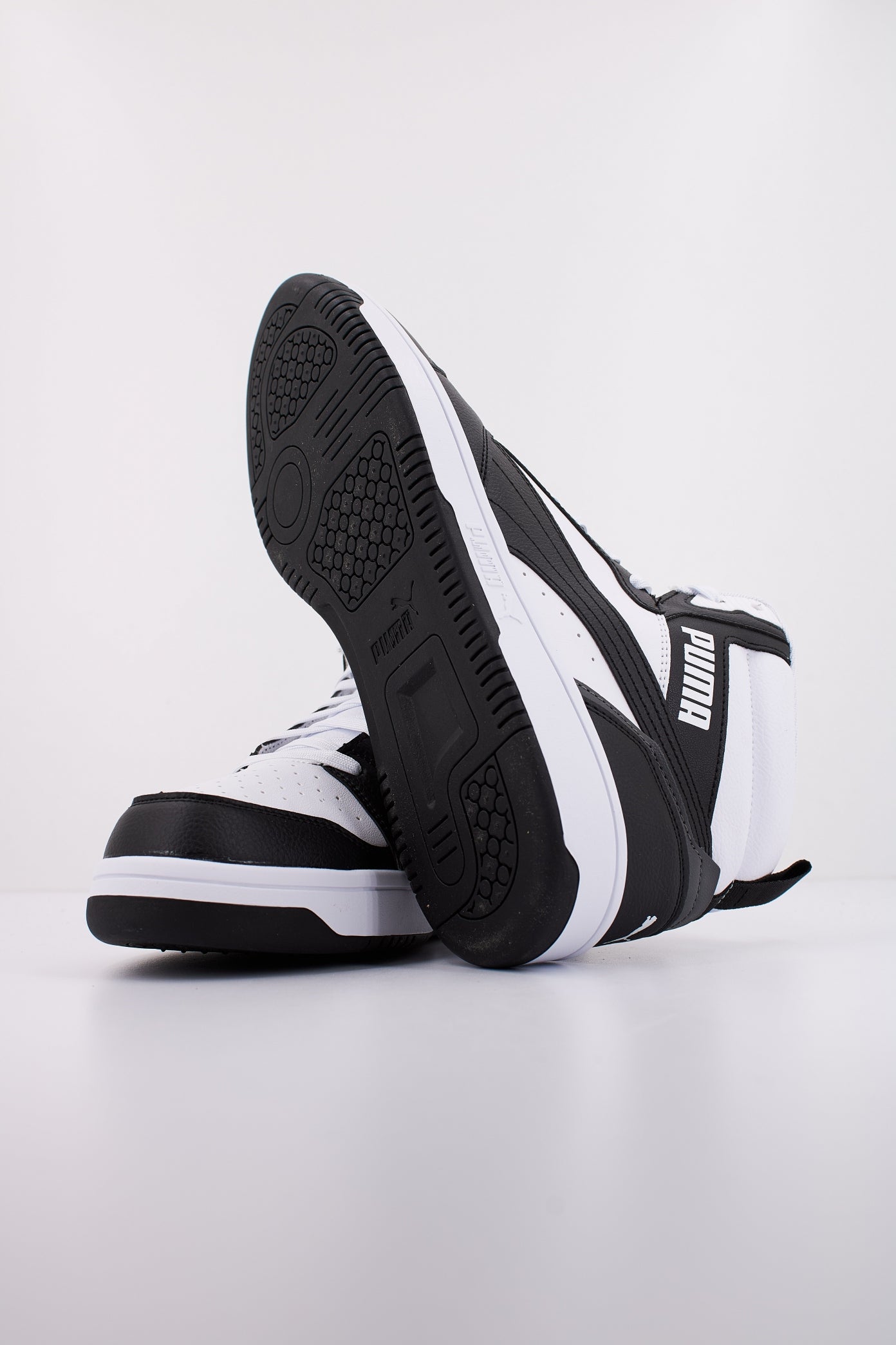 PUMA REBOUND V en color BLANCO  (5)