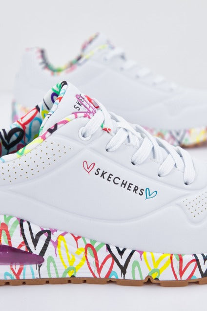 SKECHERS UNO - LOVING LOVE en color BLANCO  (4)