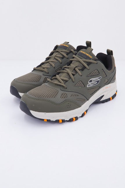 SKECHERS HILLCREST en color VERDE  (2)